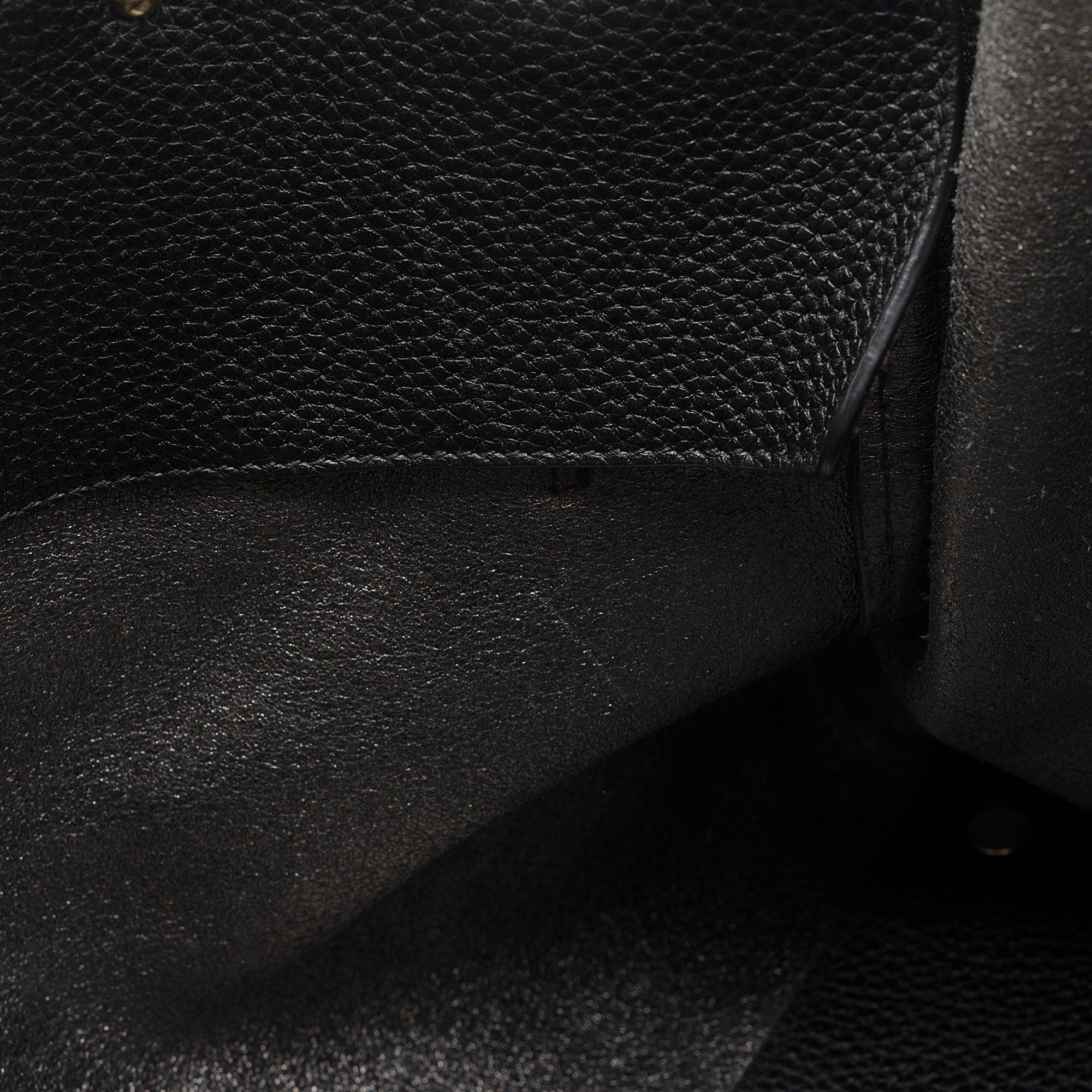Salvatore Ferragamo Leather Nencia Tote (SHF-8FNEBa)