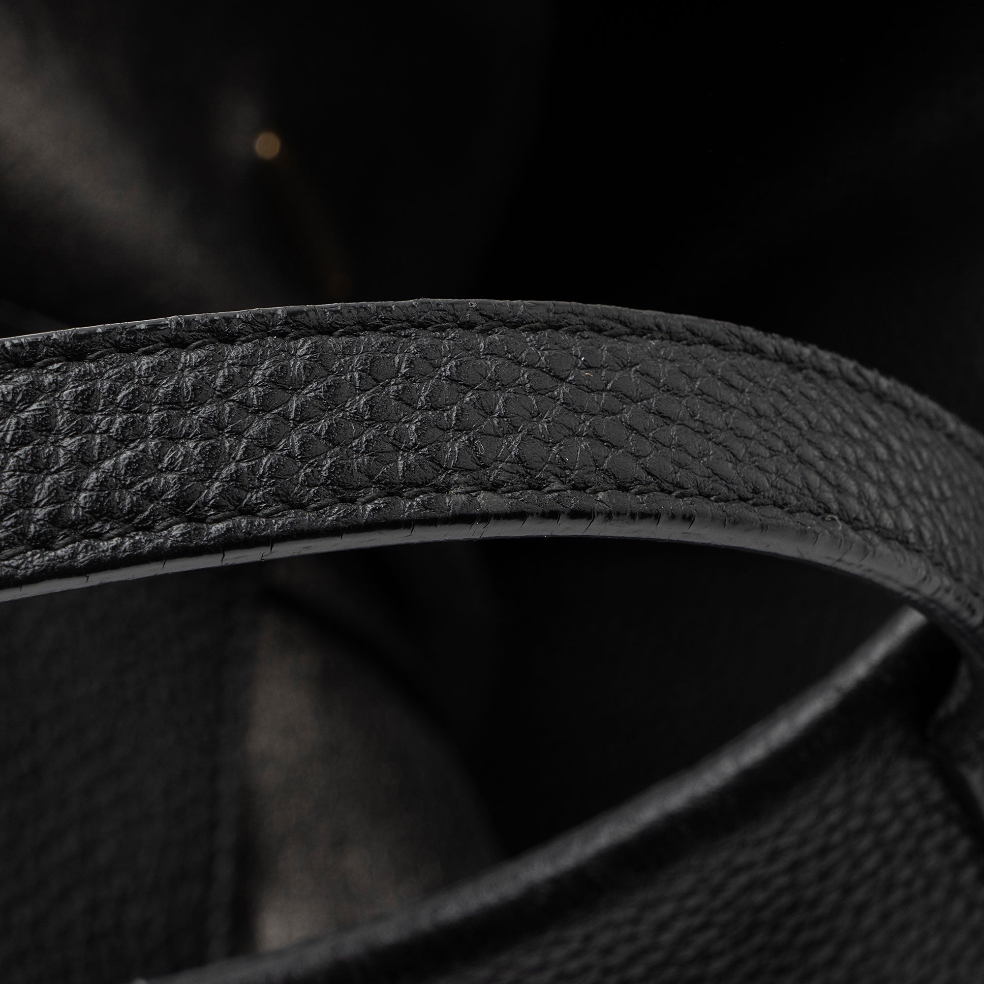 Salvatore Ferragamo Leather Nencia Tote (SHF-8FNEBa)