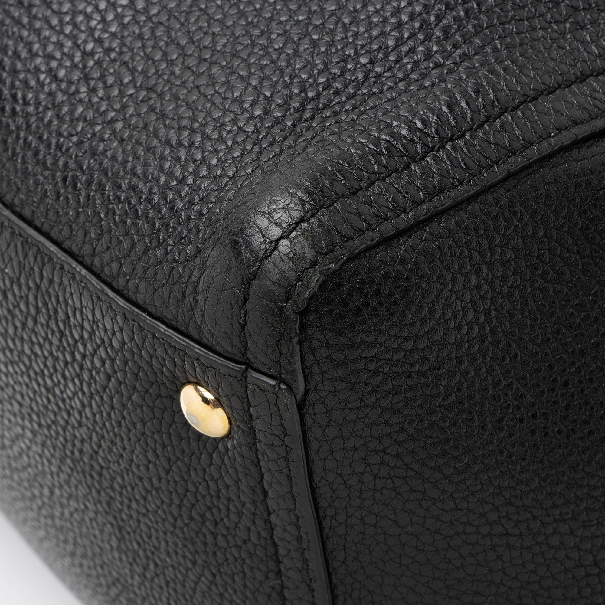 Salvatore Ferragamo Leather Nencia Tote (SHF-8FNEBa)