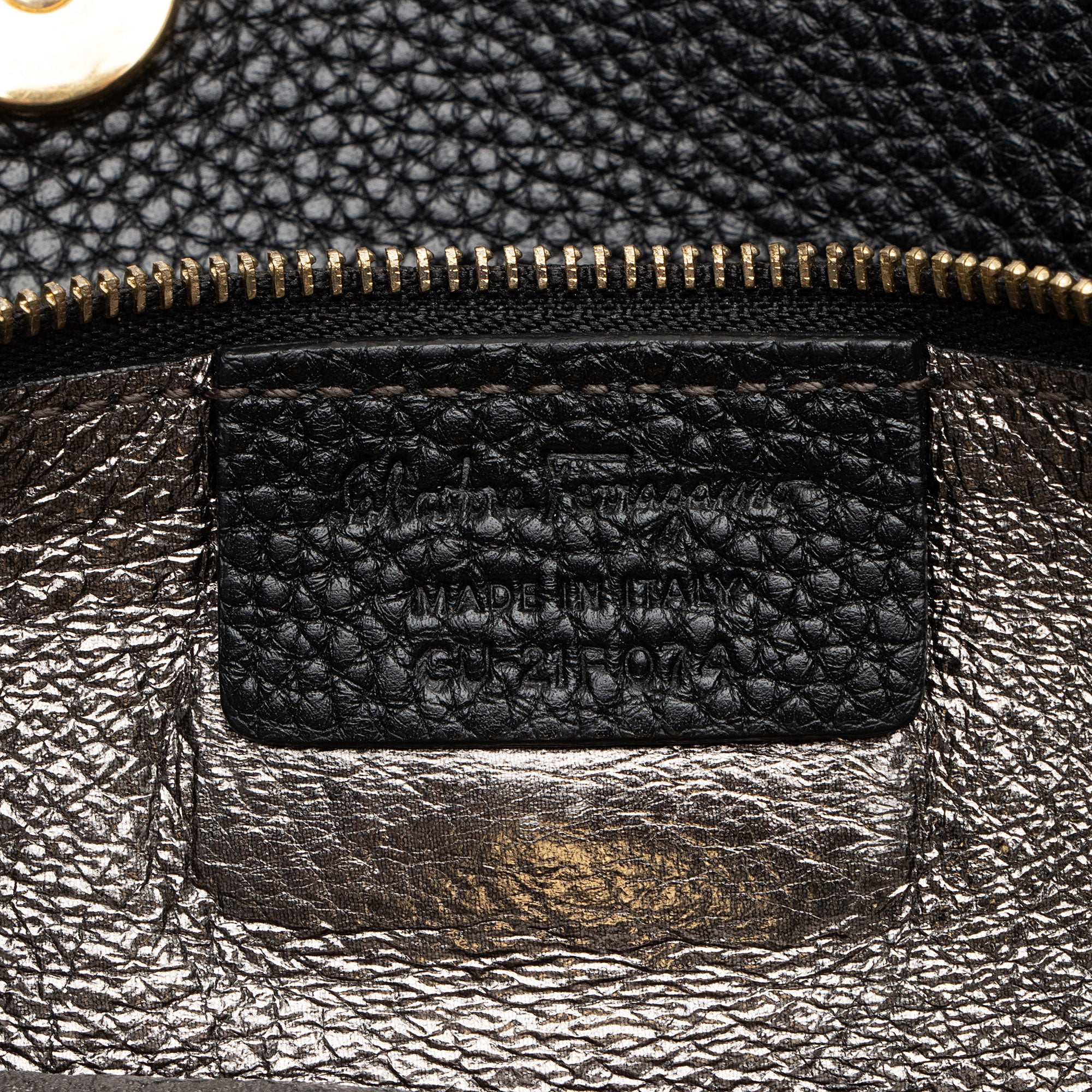 Salvatore Ferragamo Leather Nencia Tote (SHF-8FNEBa)