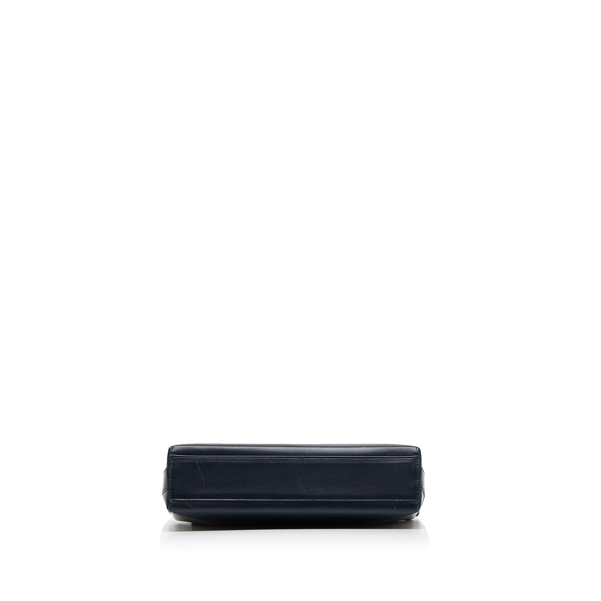 Salvatore Ferragamo Leather Shoulder Bag (SHG-nK1lGq)