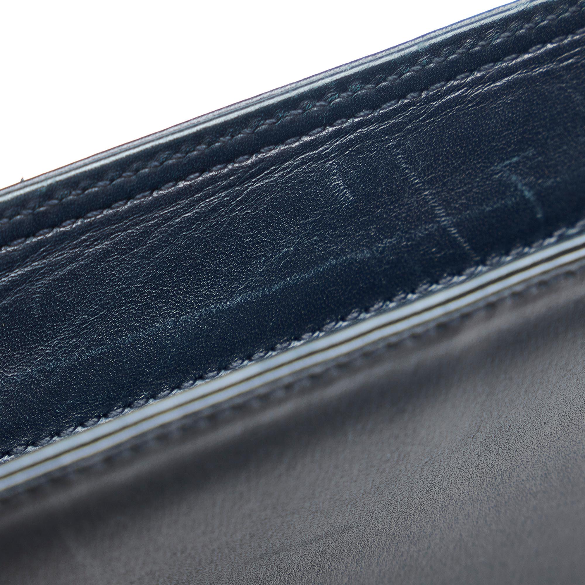 Salvatore Ferragamo Leather Shoulder Bag (SHG-nK1lGq)