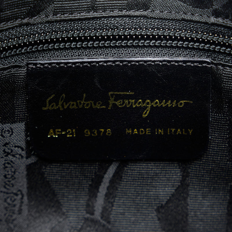 Salvatore Ferragamo Leather Shoulder Bag (SHG-nK1lGq)