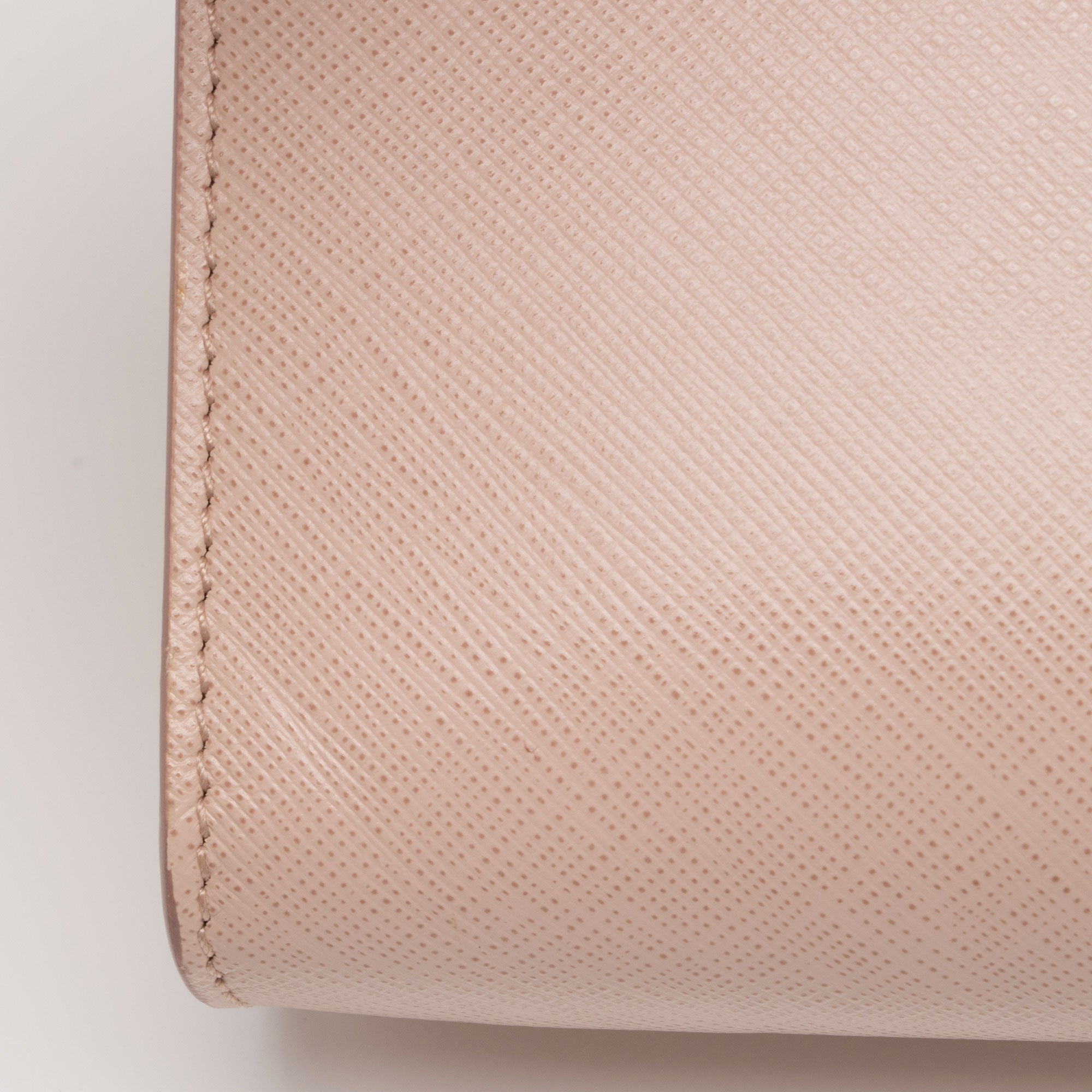 Salvatore Ferragamo Saffiano Miss Vara Mini Shoulder Bag (SHF-hCPEYM)
