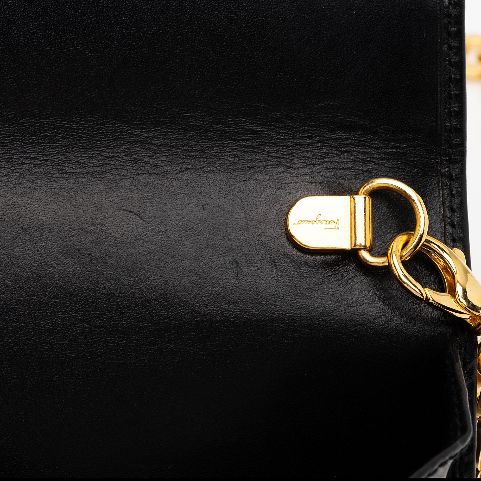 Salvatore Ferragamo Saffiano Miss Vera Mini Bag (SHF-OrxEVw)