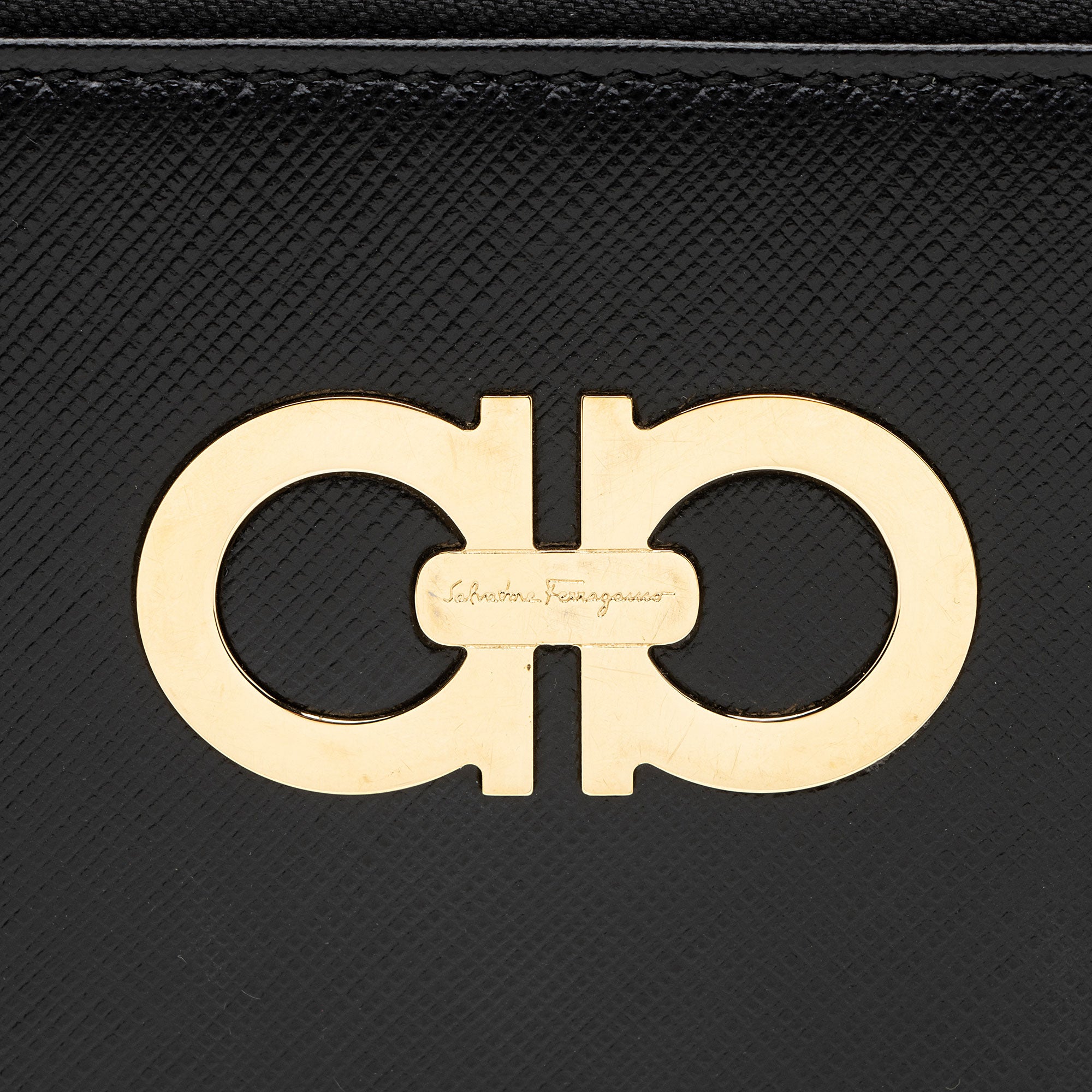 Salvatore Ferragamo Saffiano Gancini Zip Around Wallet (SHF-CftDCb), image size:2000x2000