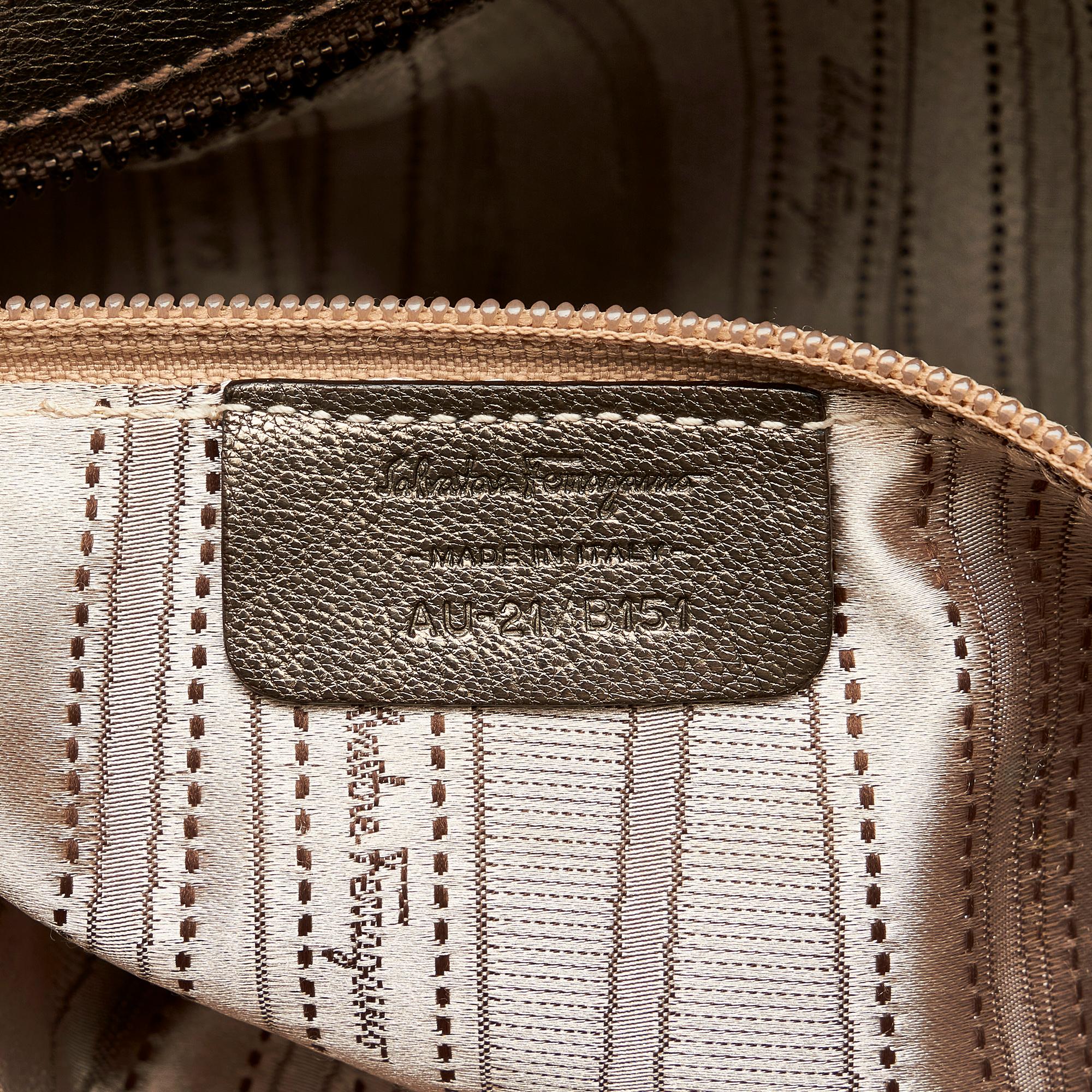 Salvatore Ferragamo Vara Handbag (SHG-1LYSQM)
