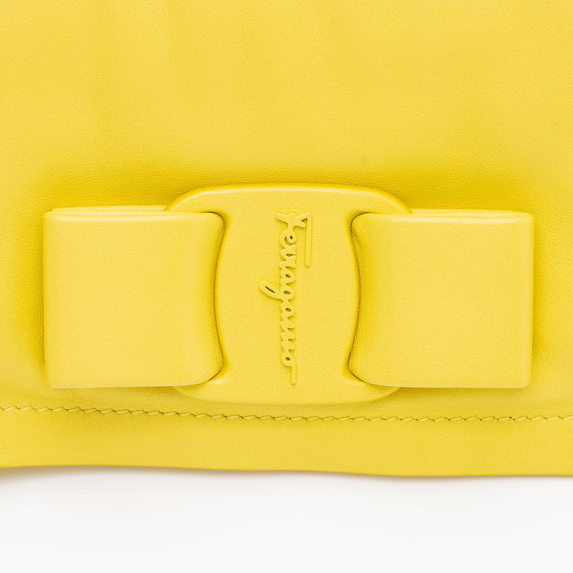 Salvatore Ferrragamo Leather Viva Bow Mini Bag (SHF-l2fqvf)