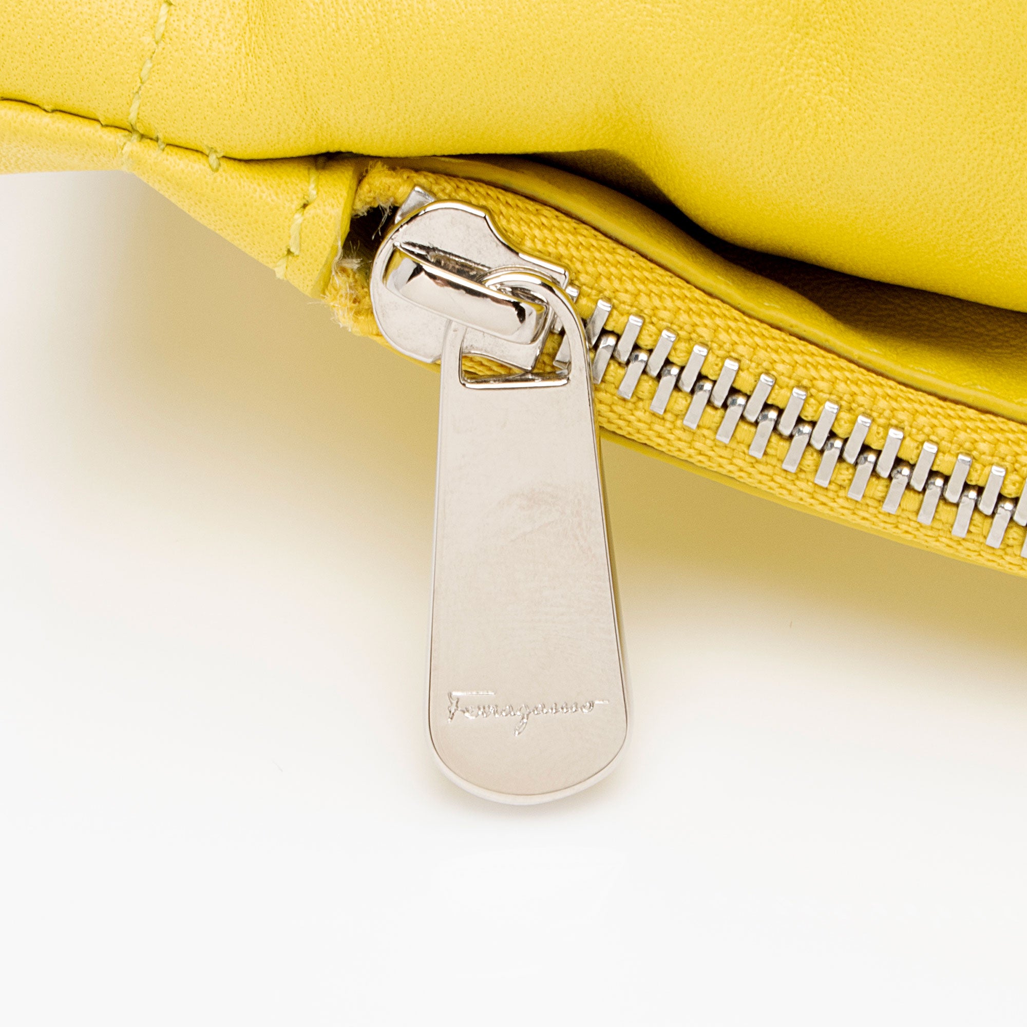 Salvatore Ferrragamo Leather Viva Bow Mini Bag (SHF-l2fqvf)