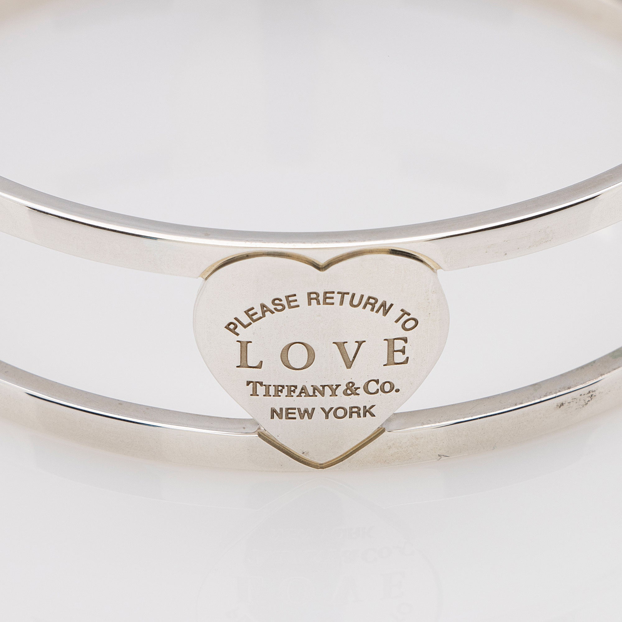 Tiffany & Co. Sterling Silver Return to Tiffany Love Heart Bangle Bracelet (SHF-eQfN4c)