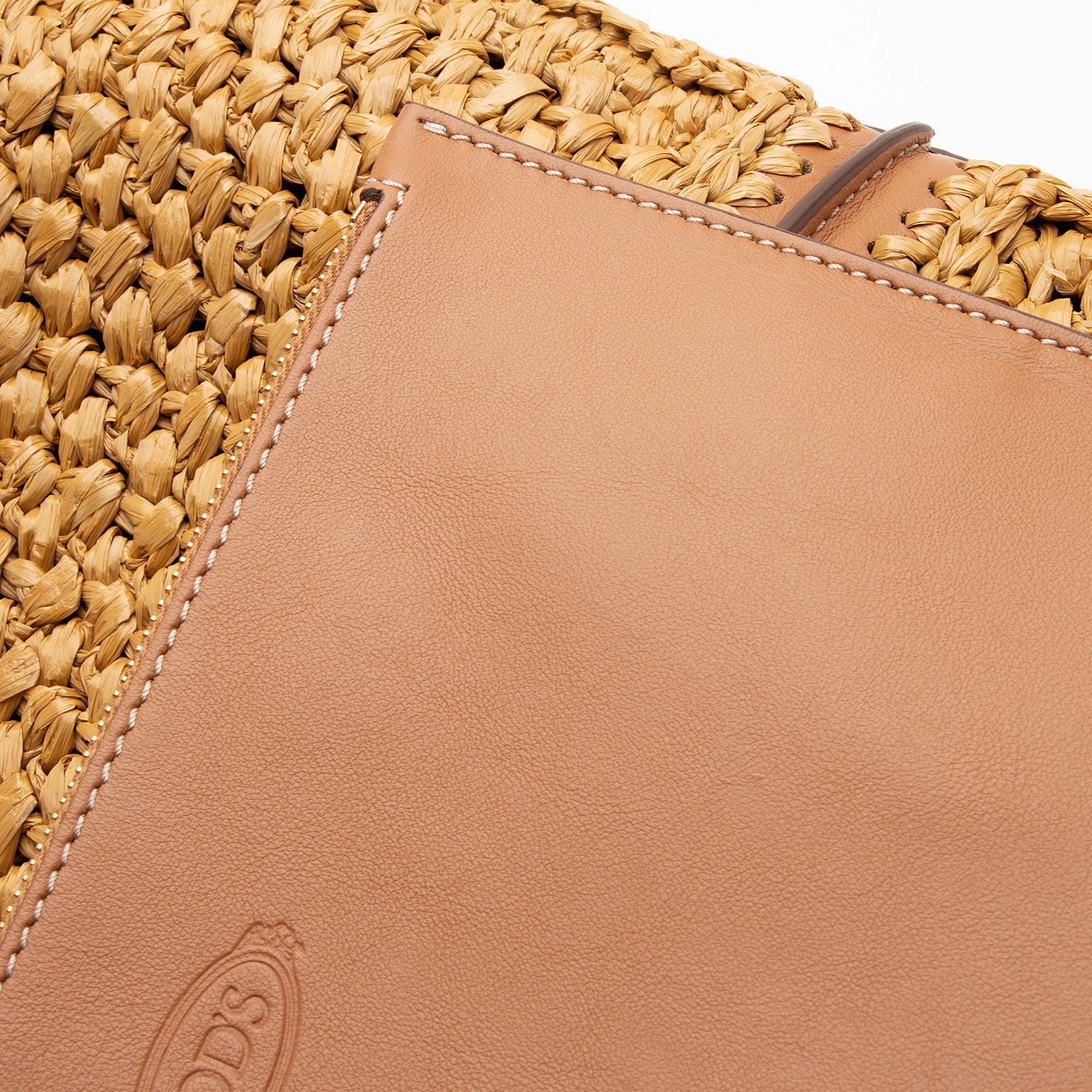 Tod's Raffia Leather Timeless T Medium Shopping Tote (SHF-z1wQMm)