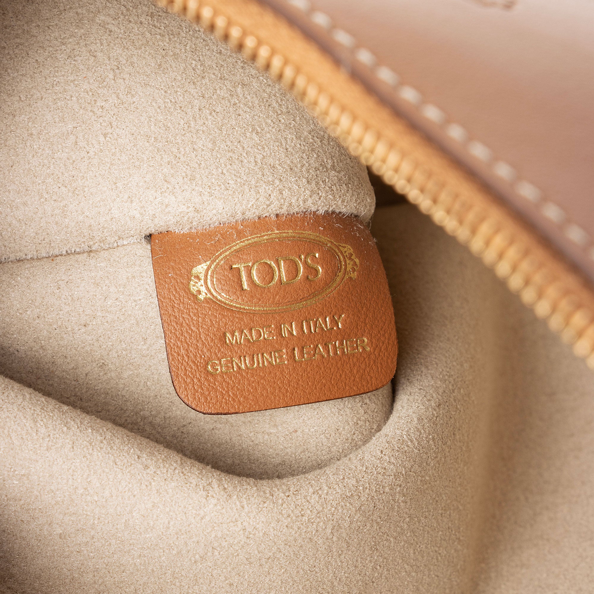 Tod's Raffia Leather Timeless T Medium Shopping Tote (SHF-z1wQMm)