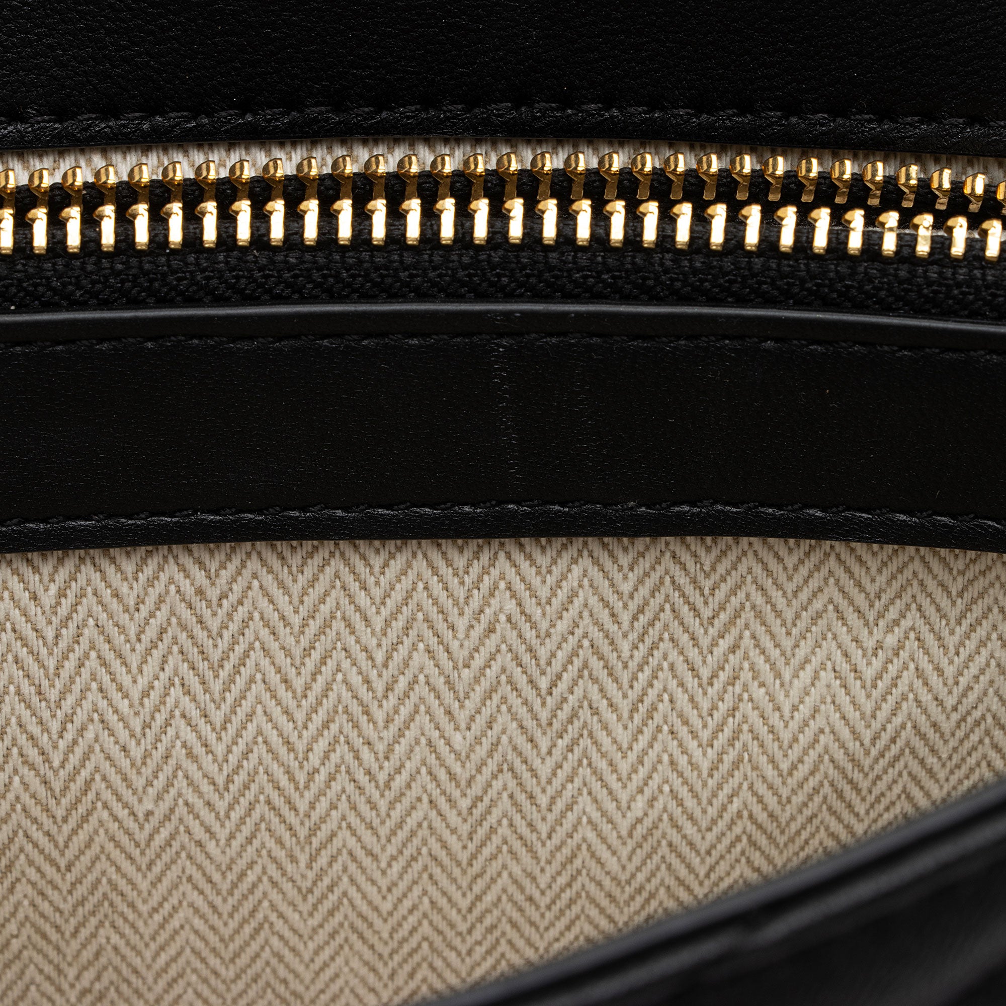 Tory Burch Chevron Leather Kira Large Shoulder Bag (SHF-LrvtRN)