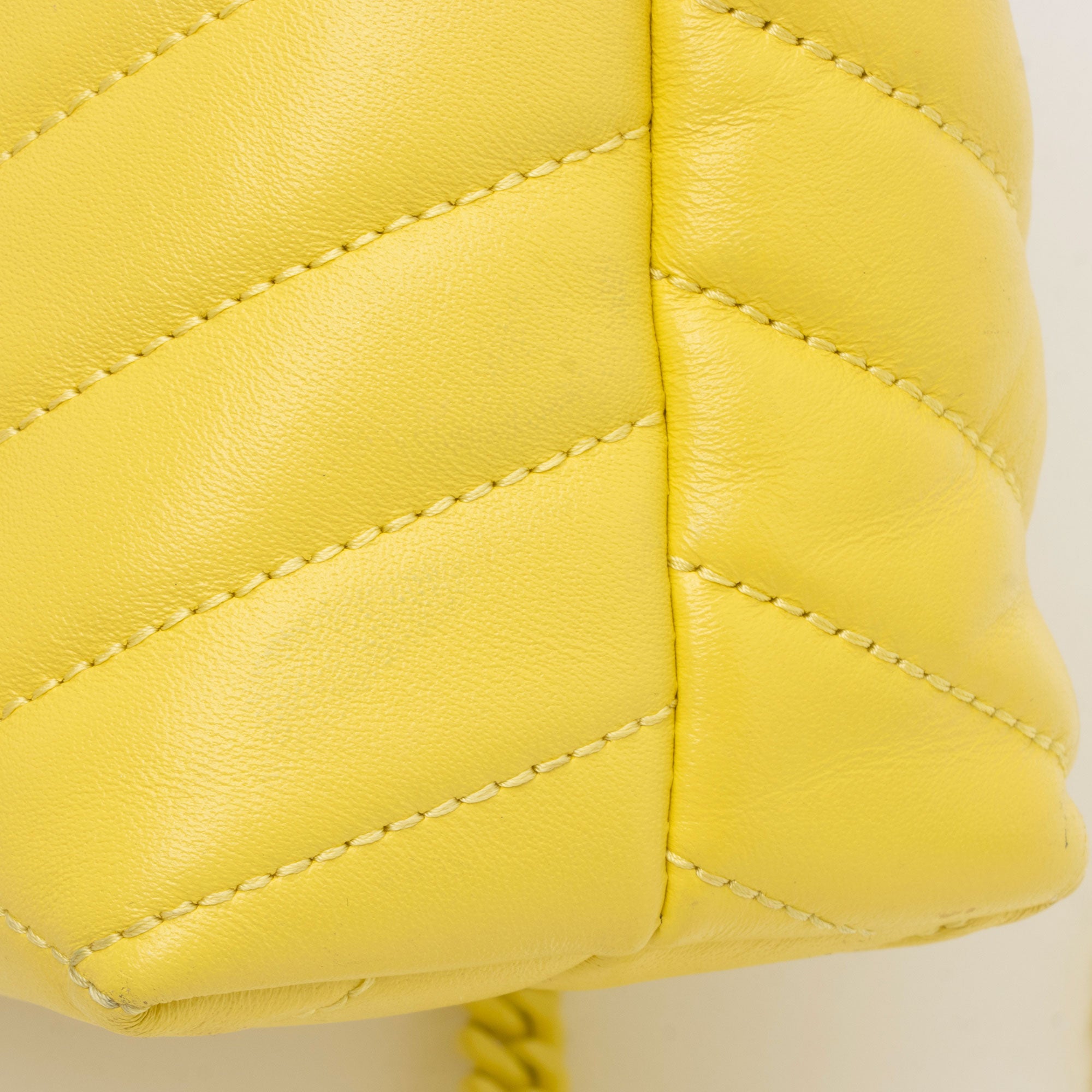 Tory Burch Chevron Leather Kira Small Convertible Shoulder Bag (SHF-RE8j0I)