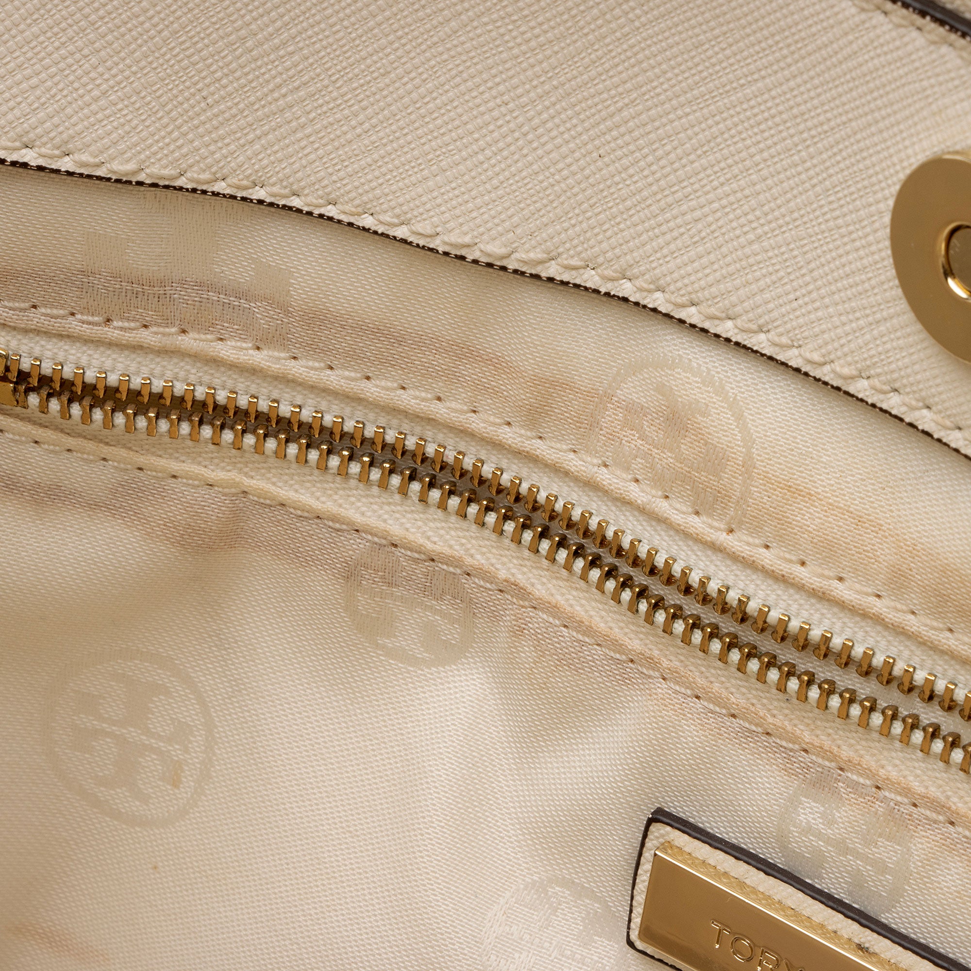 Tory Burch Perforated Leather Robinson Small Tote (SHF-dL86y8)