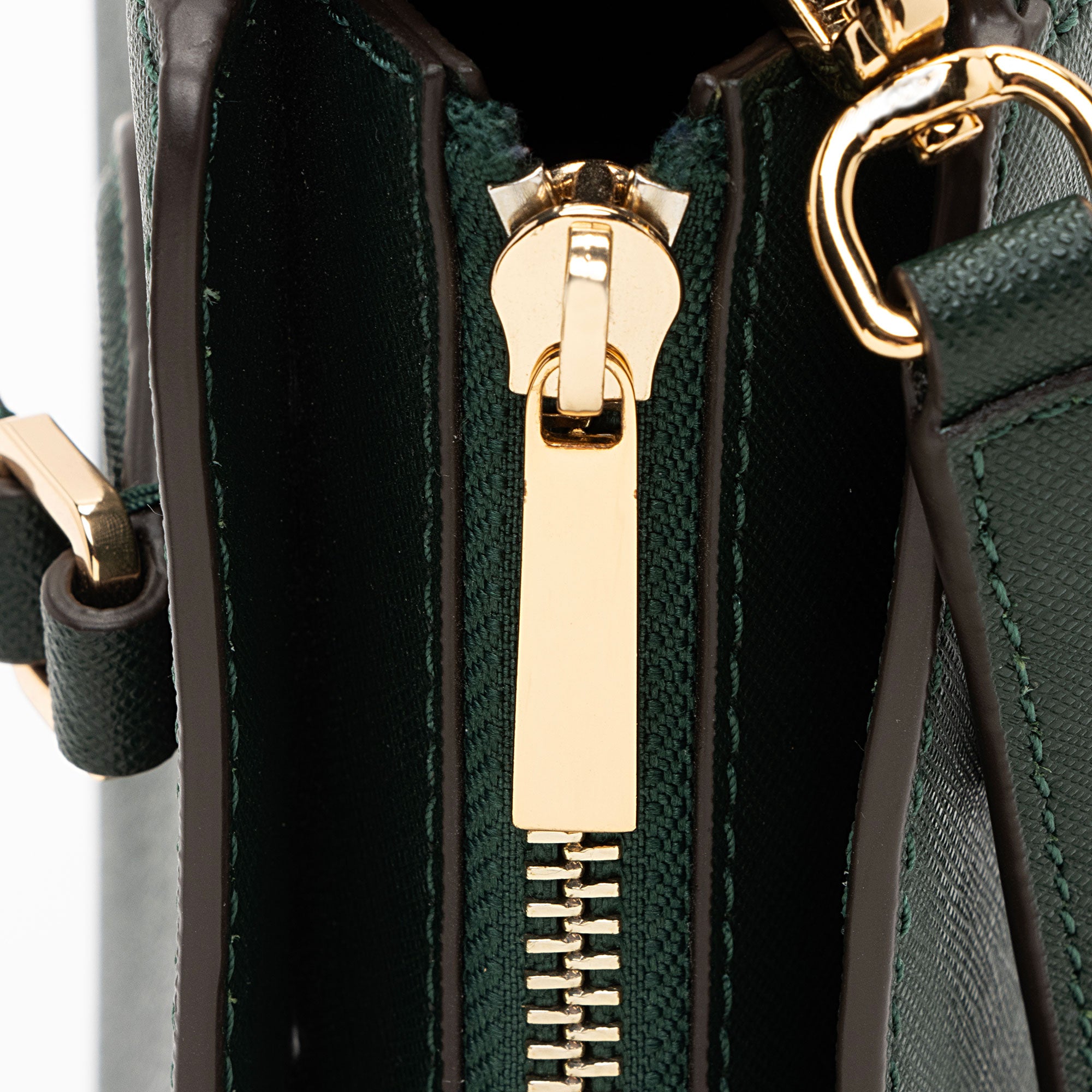 Tory Burch Saffiano Leather Emerson Top Zip Micro Tote (SHF-QkYroX)