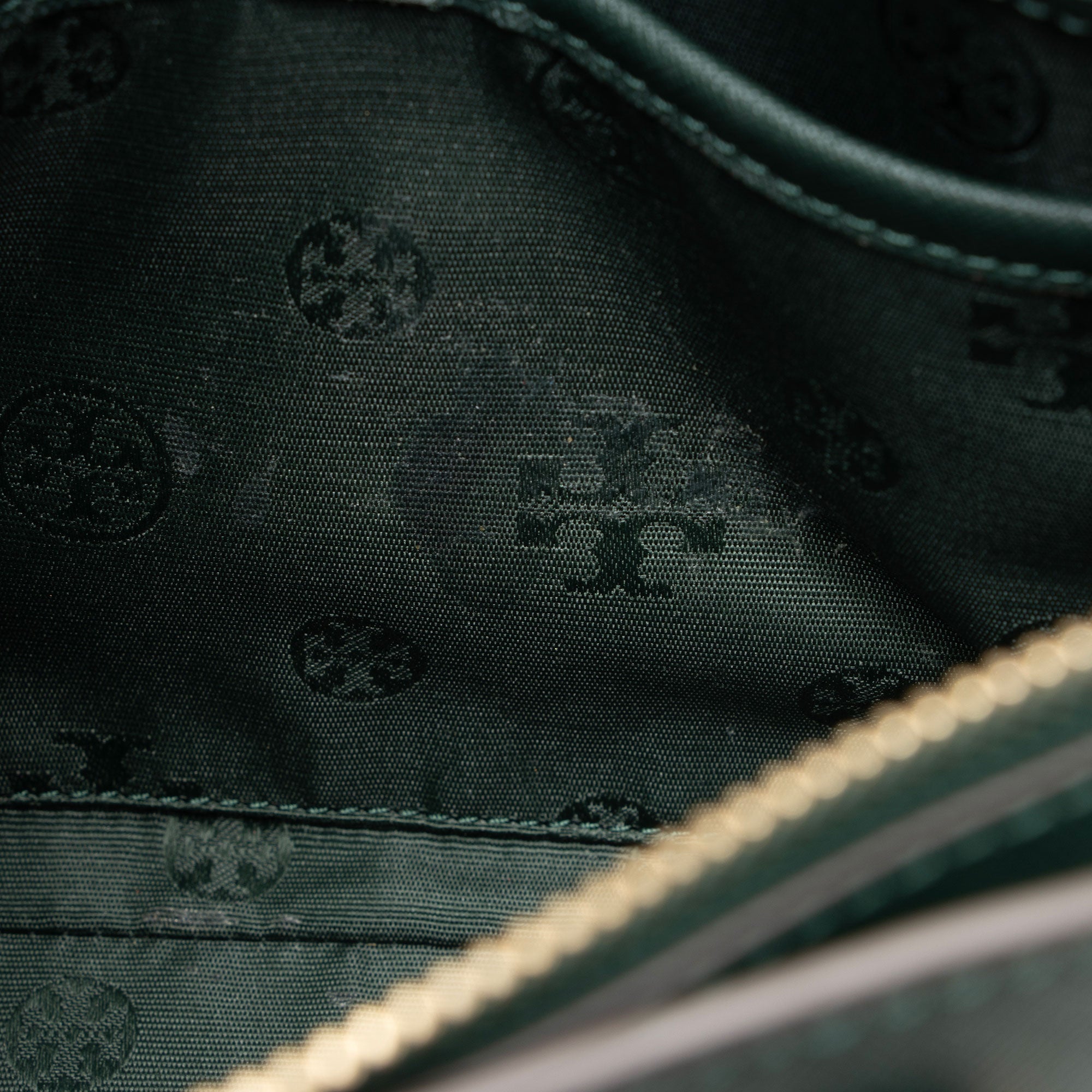 Tory Burch Saffiano Leather Emerson Top Zip Micro Tote (SHF-QkYroX)