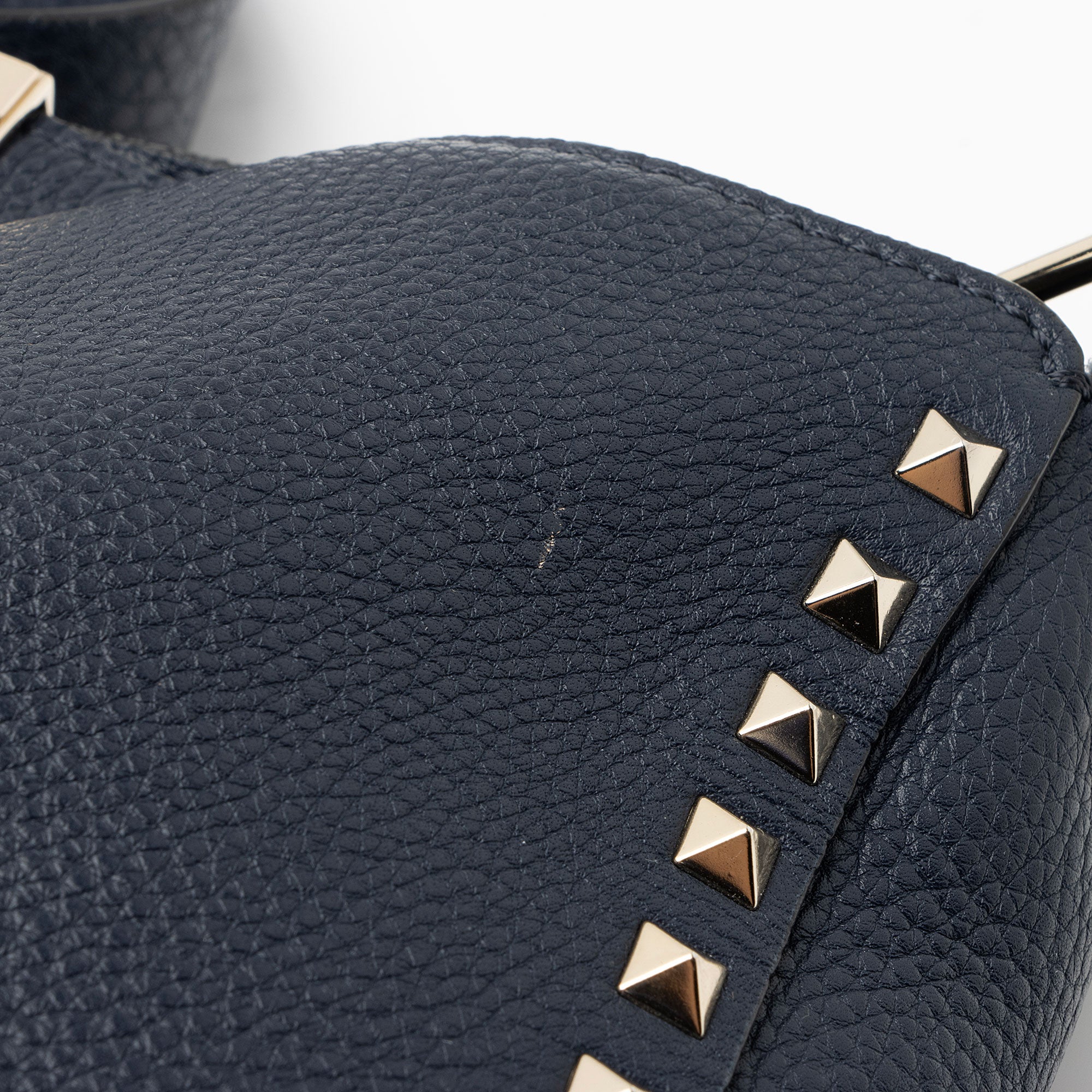 Valentino Calfskin Rockstud Small Messenger Bag (SHF-pObWhv)