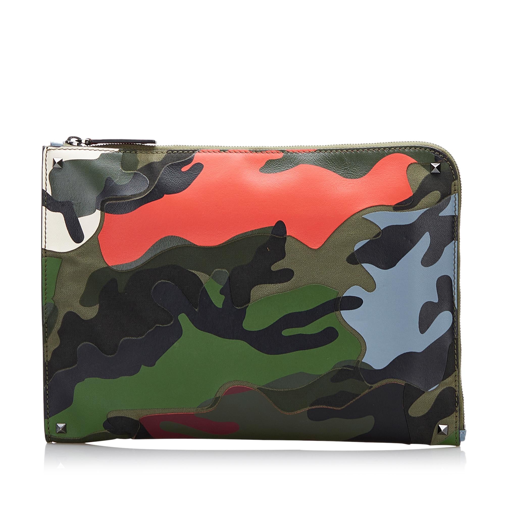 Valentino Camouflage Canvas and Leather Clutch Bag (SHG-RYK6ji)