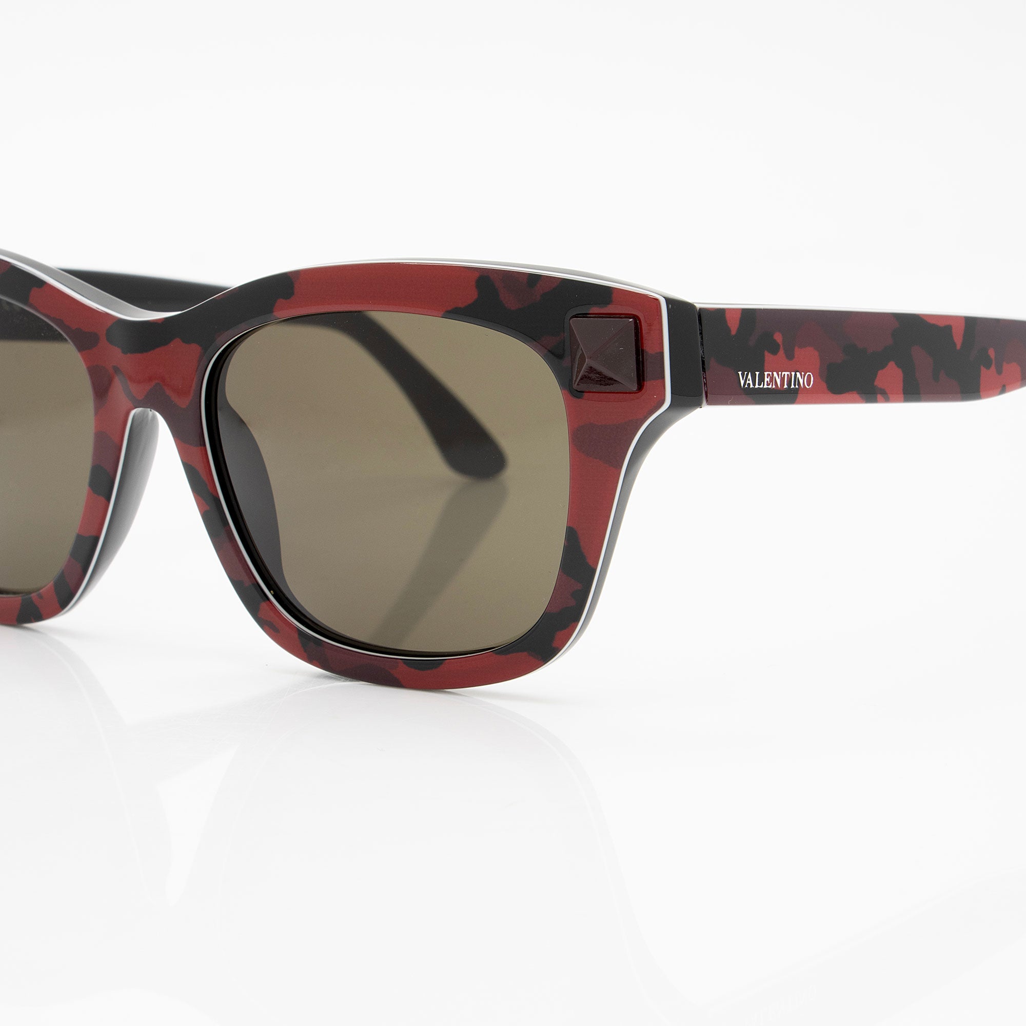 Valentino Camouflage Wayfarer Sunglasses (SHF-U4GwCS)