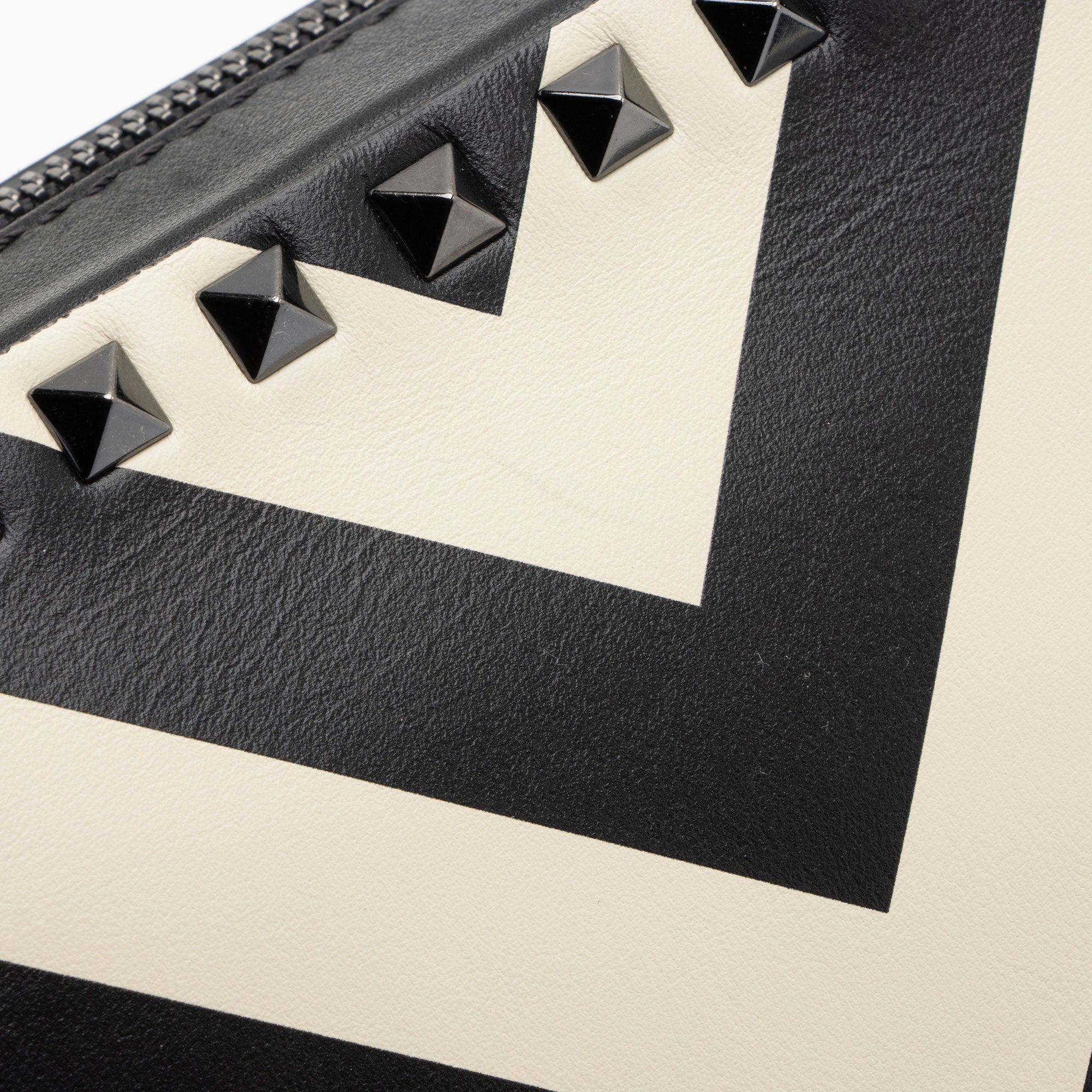 Valentino Chevron Leather Rockstud Camera Bag (SHF-y7DhNQ)