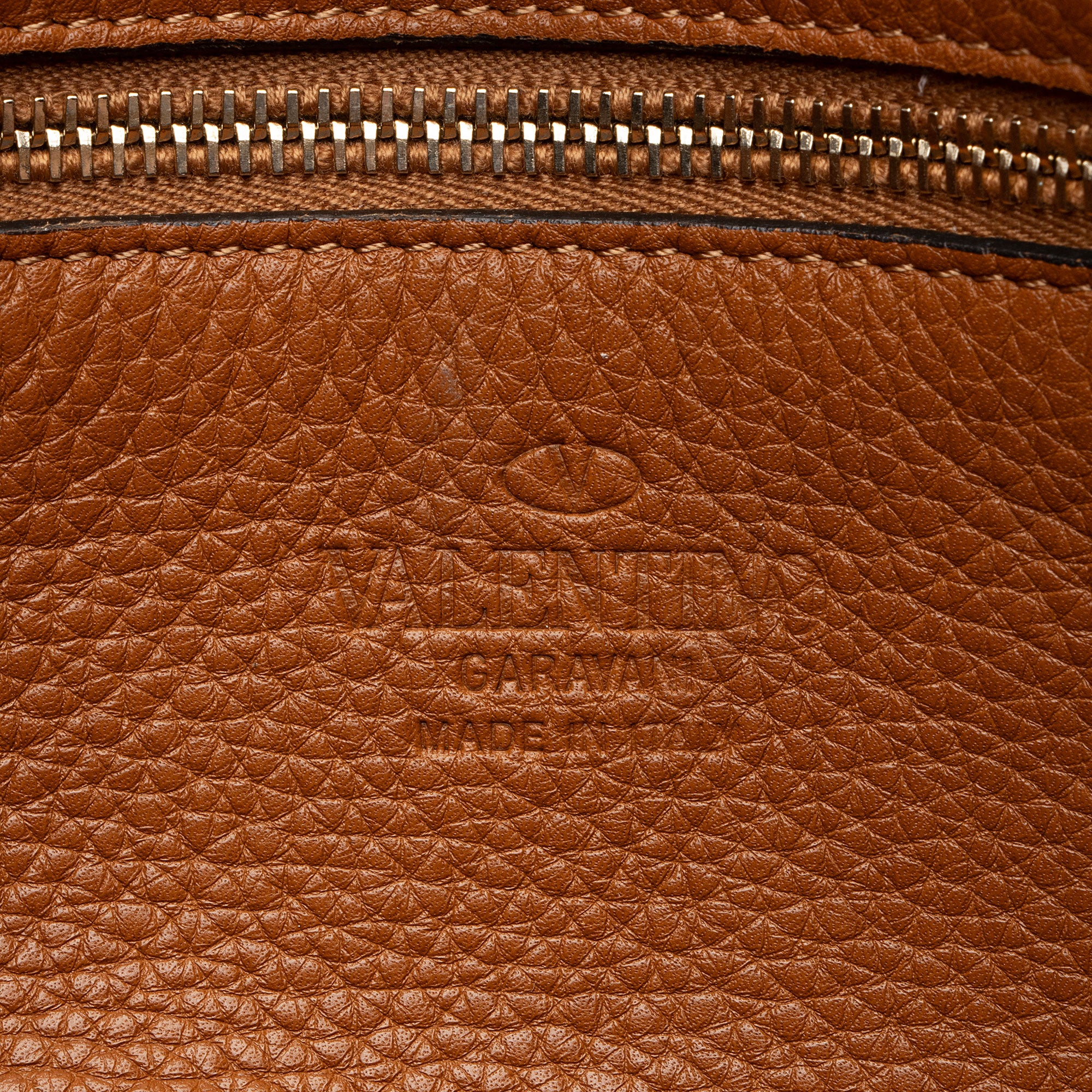 Valentino Grainy Calfskin Rockstud Medium Tote (SHF-EnAOS2)