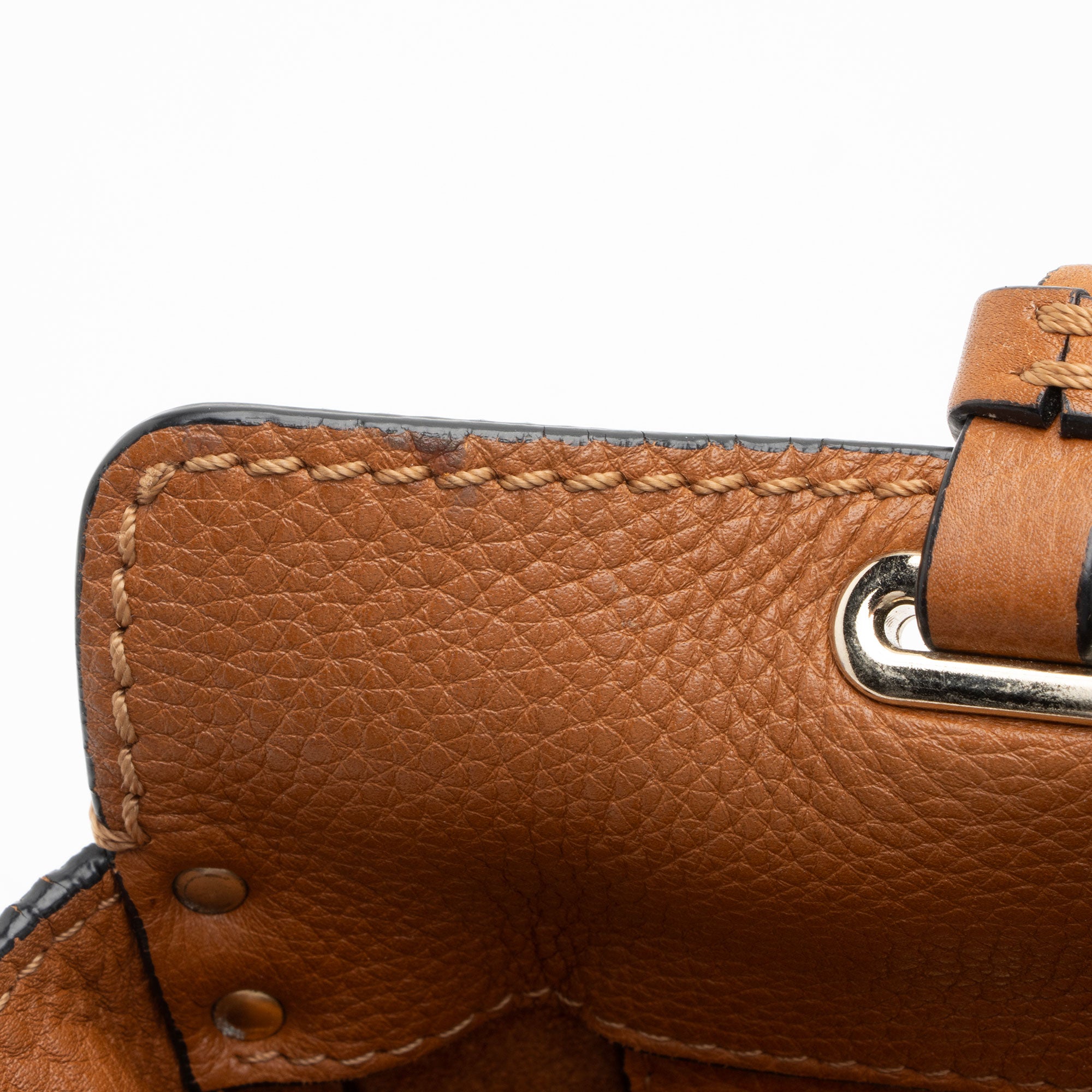 Valentino Grainy Calfskin Rockstud Medium Tote (SHF-7UH6kc)