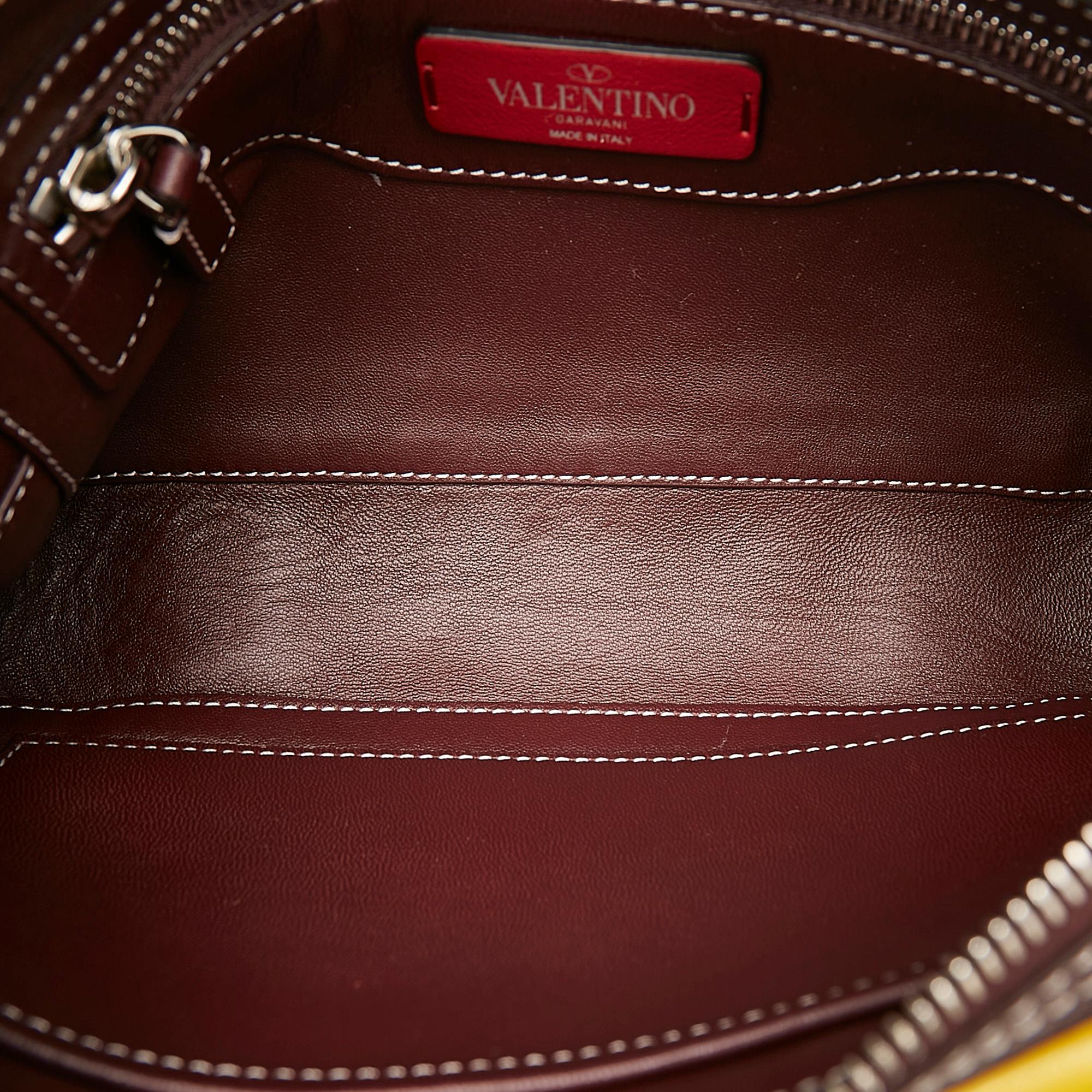 Valentino Leather Crossbody Bag (SHG-C03kCj)
