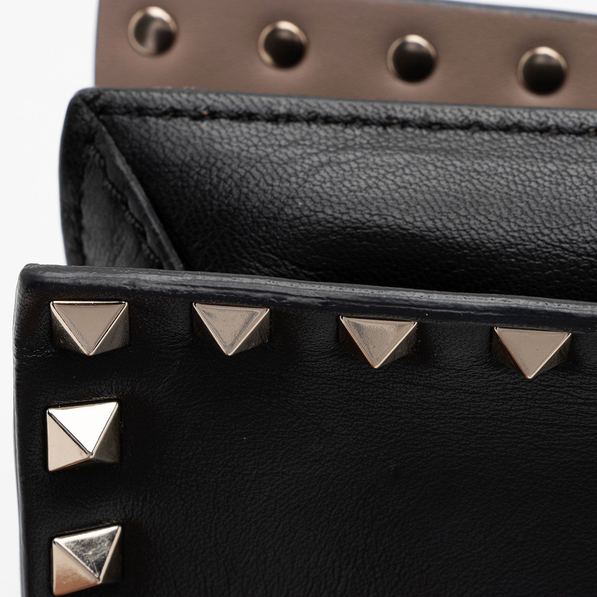 Valentino Nappa Leather Rockstud Clutch (SHF-5IeHFc)