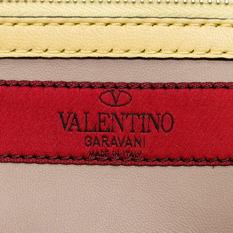 Fake valentino label store