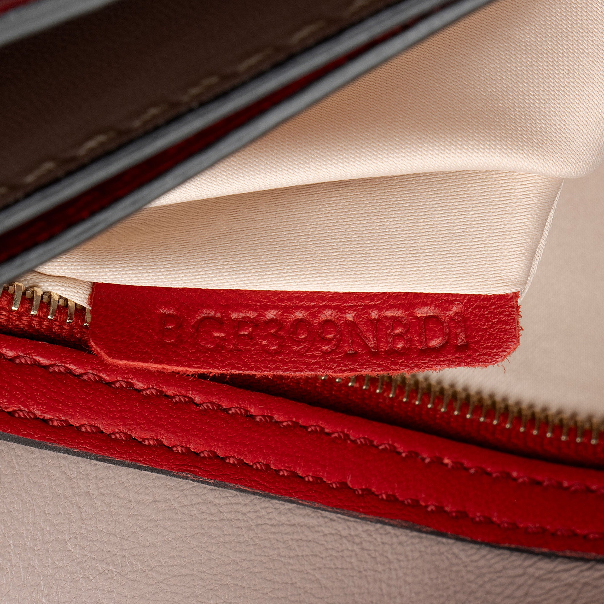 Valentino Nappa Leather Rockstud Clutch (SHF-yg8XLj)