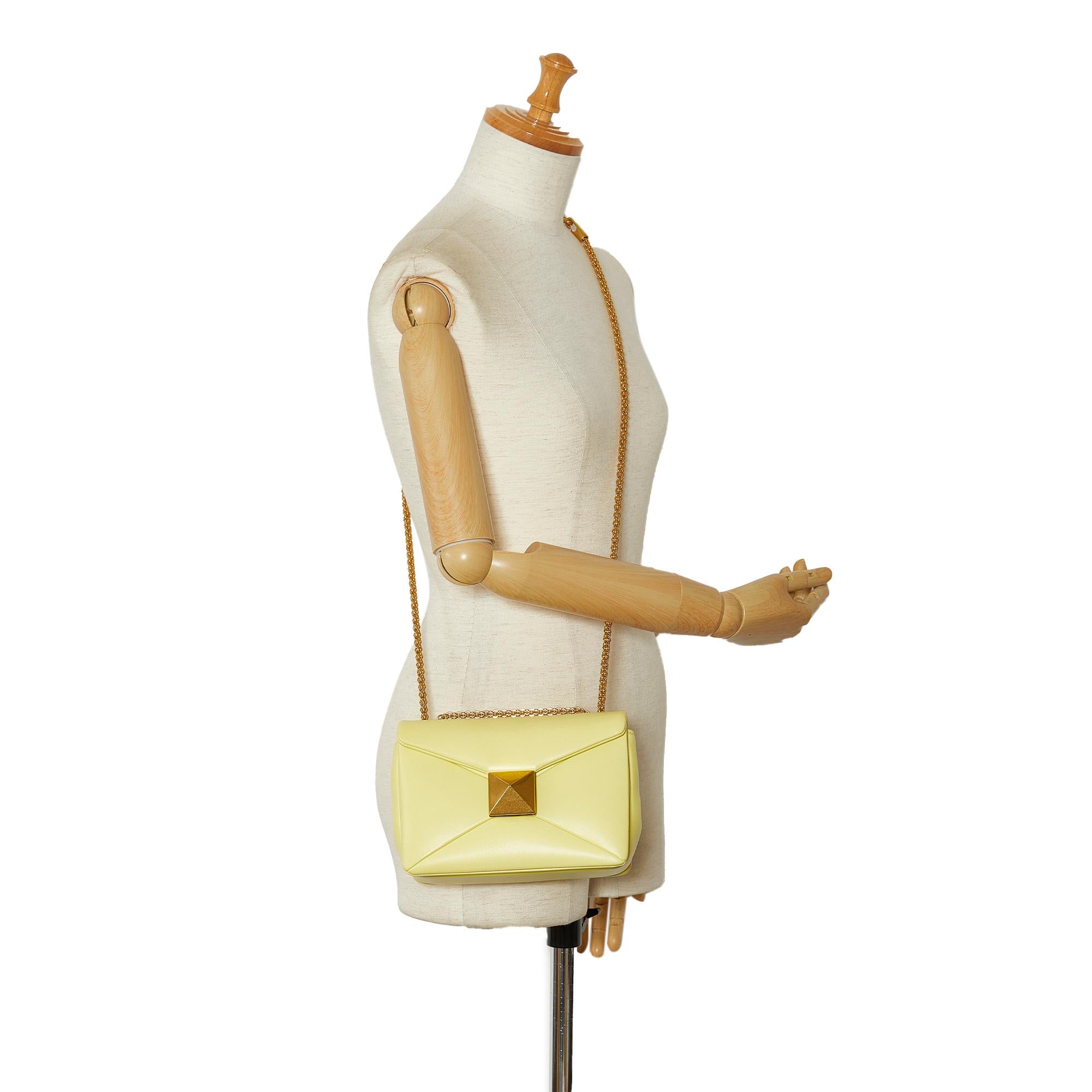 Valentino One Stud Crossbody Bag (SHG-eDElyM)