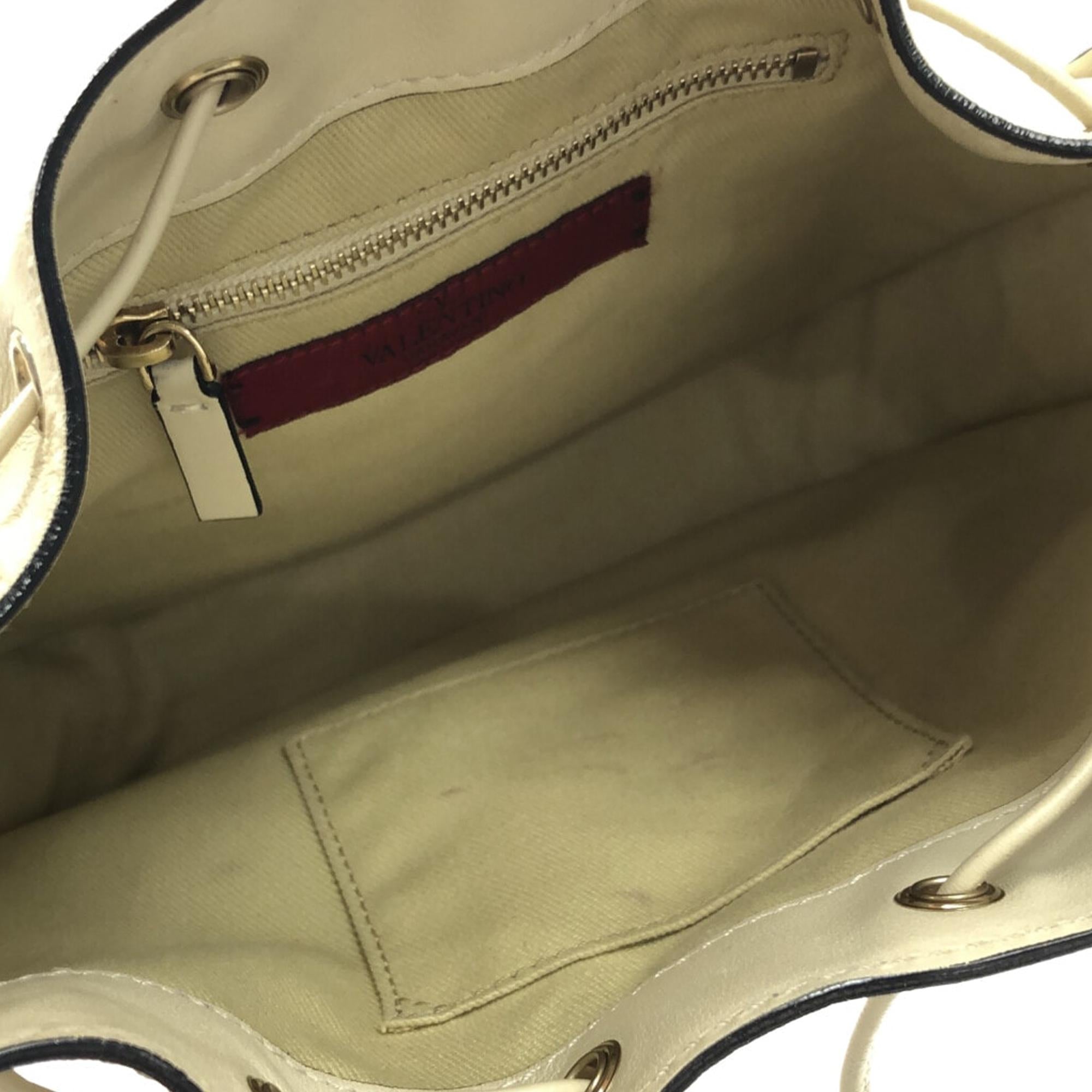 Valentino Rockstud Bucket (SHG-pkInPU)