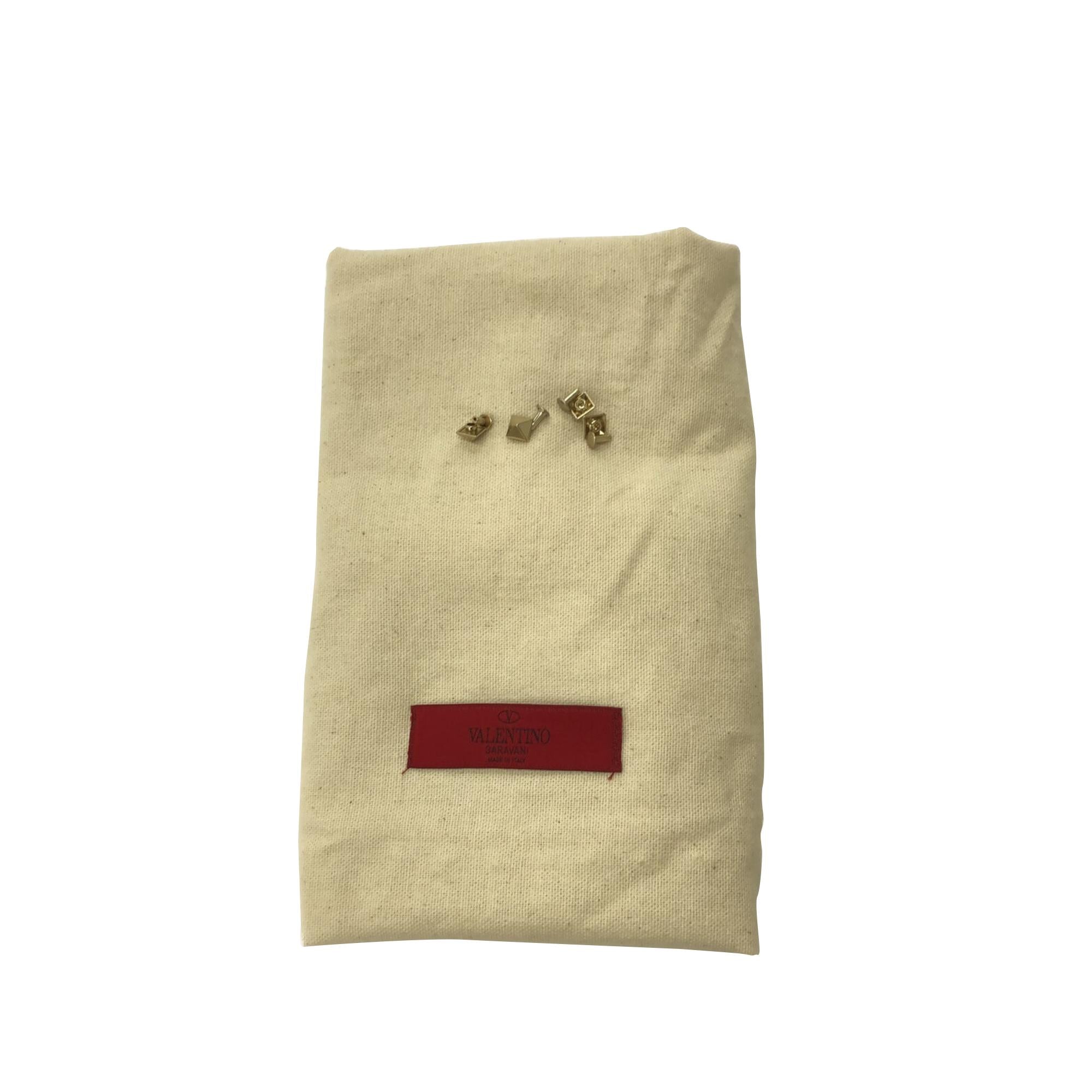 Valentino Rockstud Bucket (SHG-pkInPU)