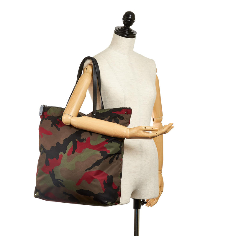 Valentino Rockstud Reversible Camouflage Nylon Tote Bag (SHG-82205O)