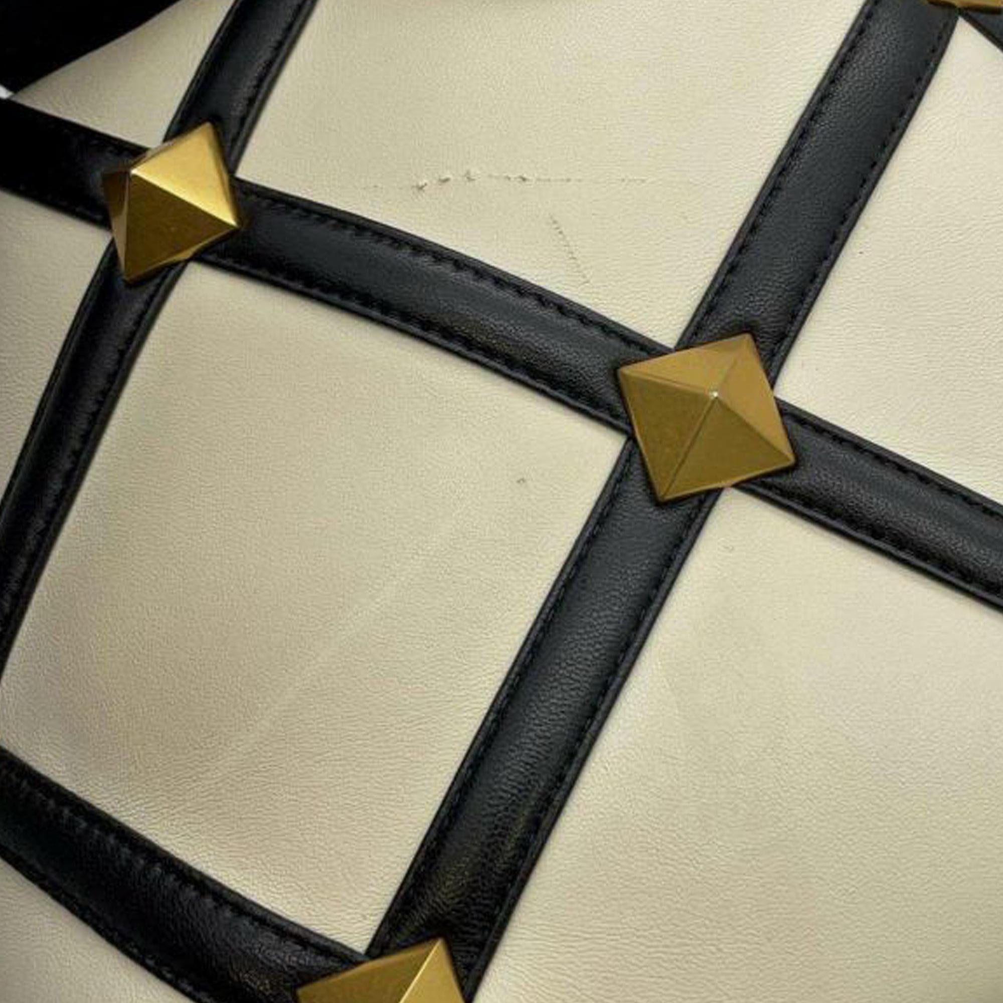 Valentino Roman Stud Satchel (SHG-XnmL16)