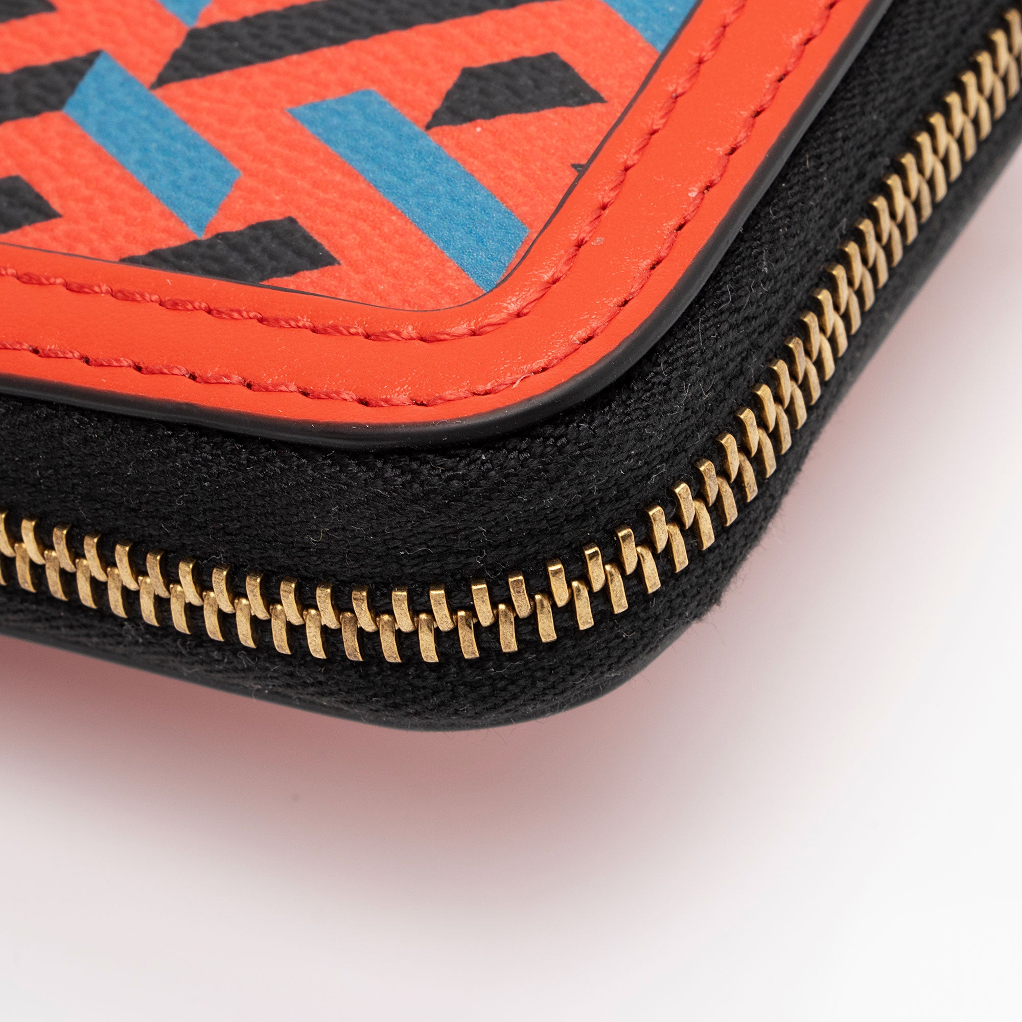 Versace Leather La Greca Compact Zip Around Wallet (SHF-iOafK7) – LuxeDH
