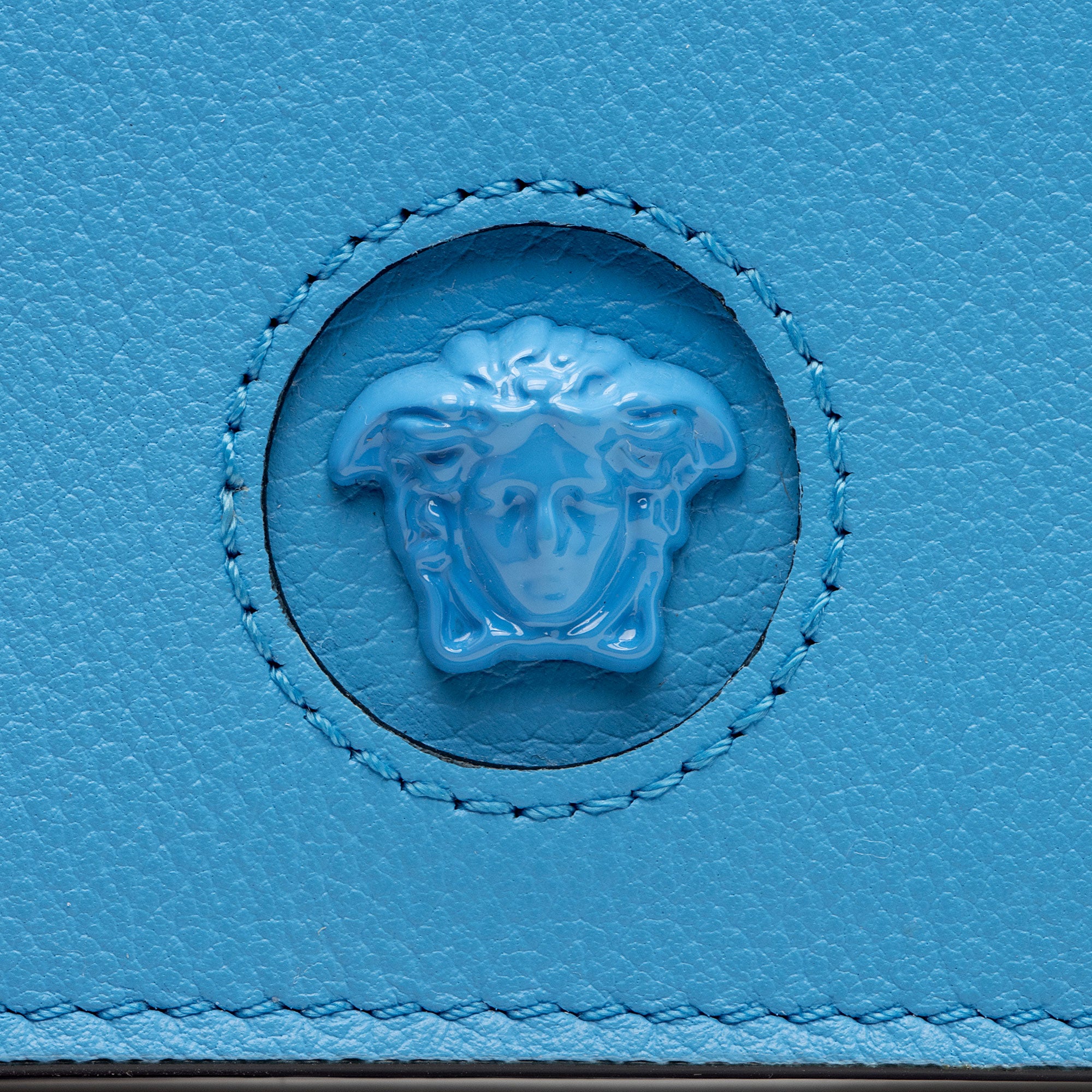 Versace Leather Medusa Compact Bi-Fold Wallet (SHF-0Q7Ezz)