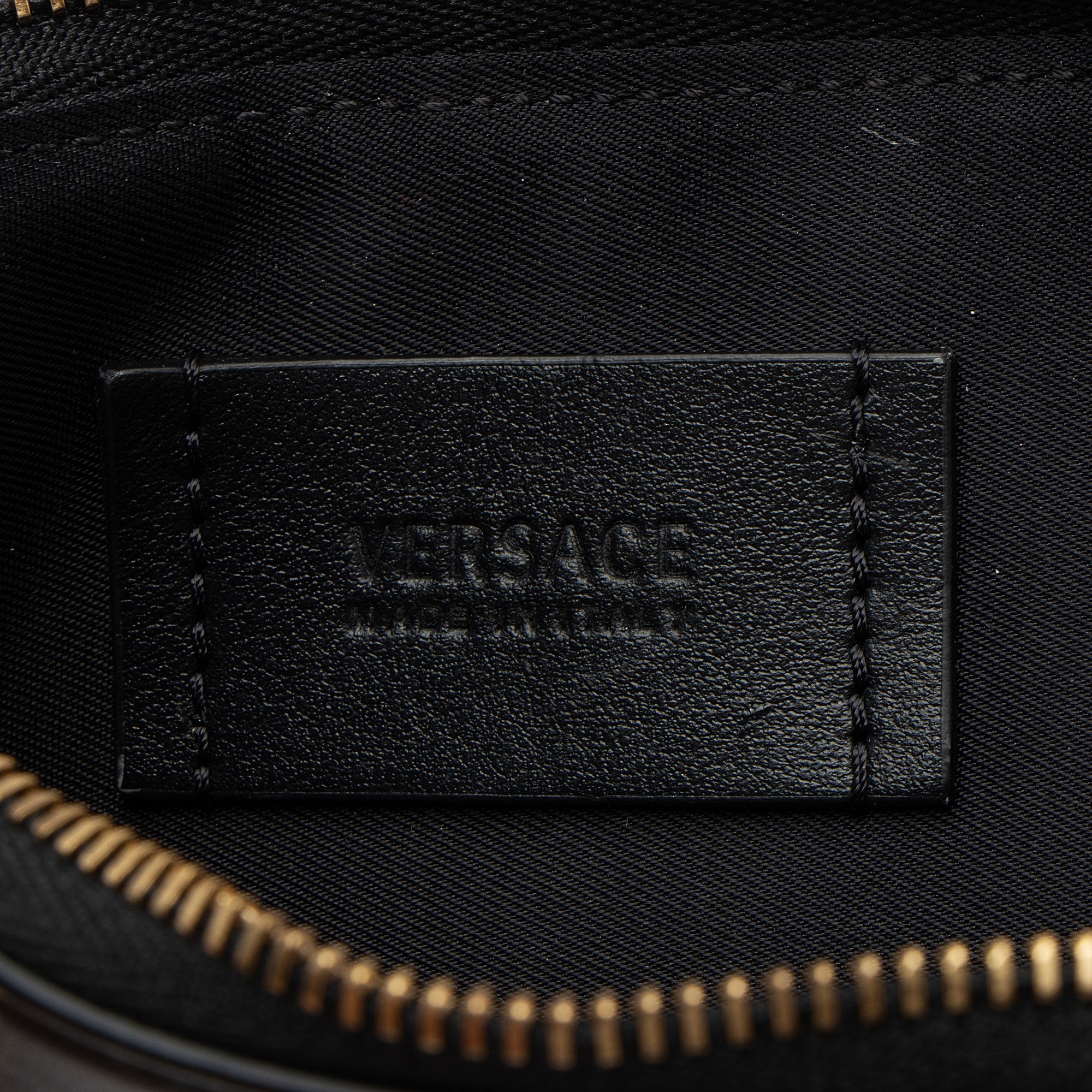 Versace Leather Medusa Studded Card Case (SHF-R5j51d)