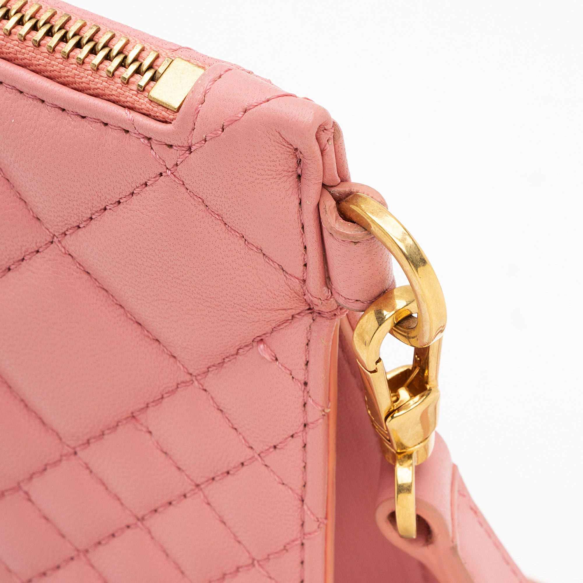 Versace Quilted Leather Tribute Icon Flat Crossbody (SHF-mw6ymG)