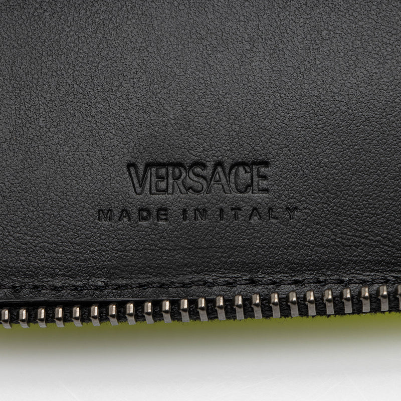 Versace Rubberized Calfskin Medusa Zip Bi-Fold Wallet (SHF-WKnEPa)