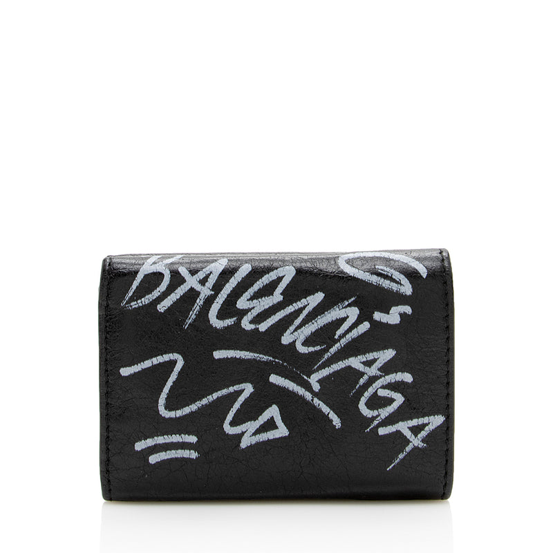udendørs Farvel forsinke Balenciaga Leather Graffiti Mini Wallet (SHF-16612) – LuxeDH