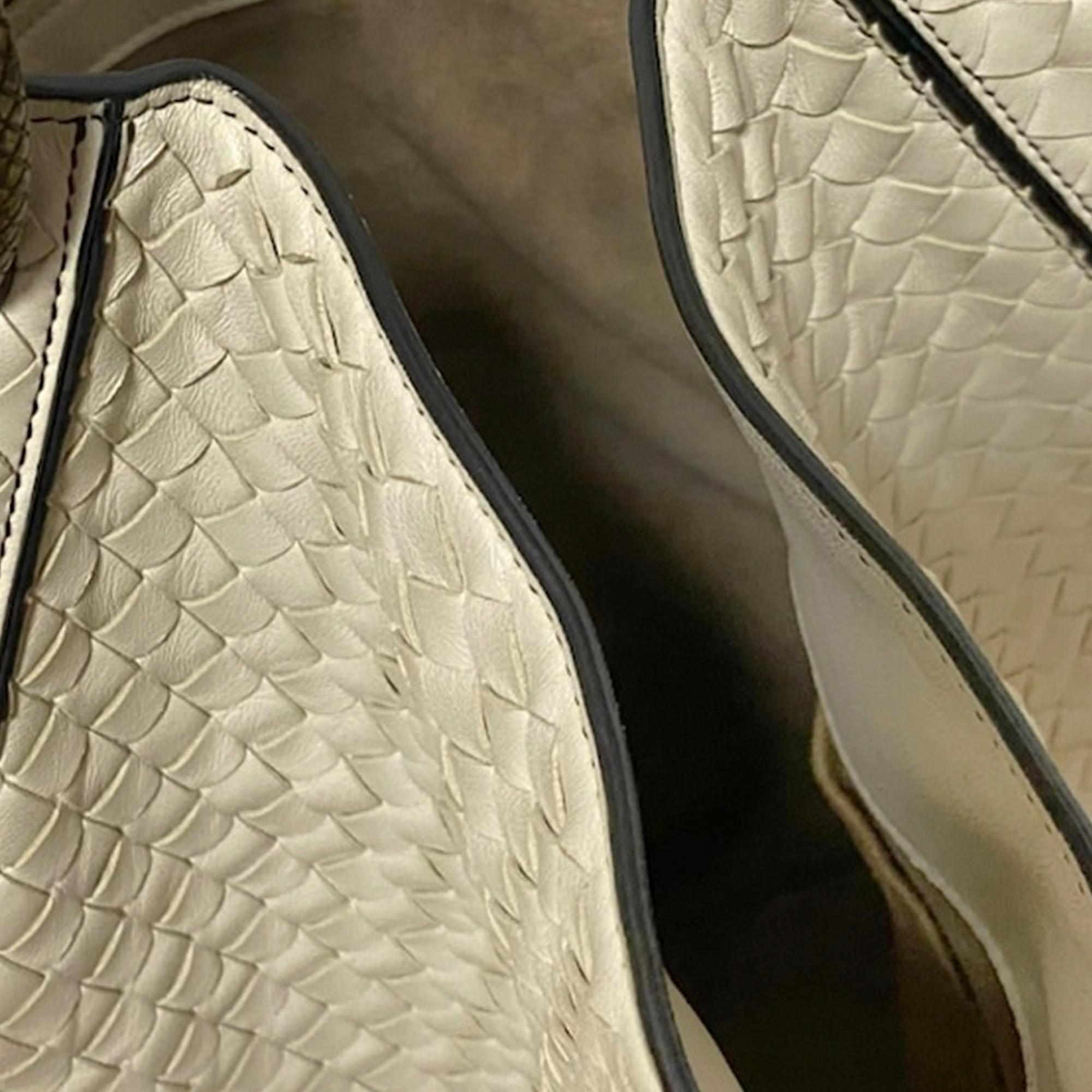 Bottega Veneta Intrecciato Loop Leather Hobo Bag (SHG-35862)