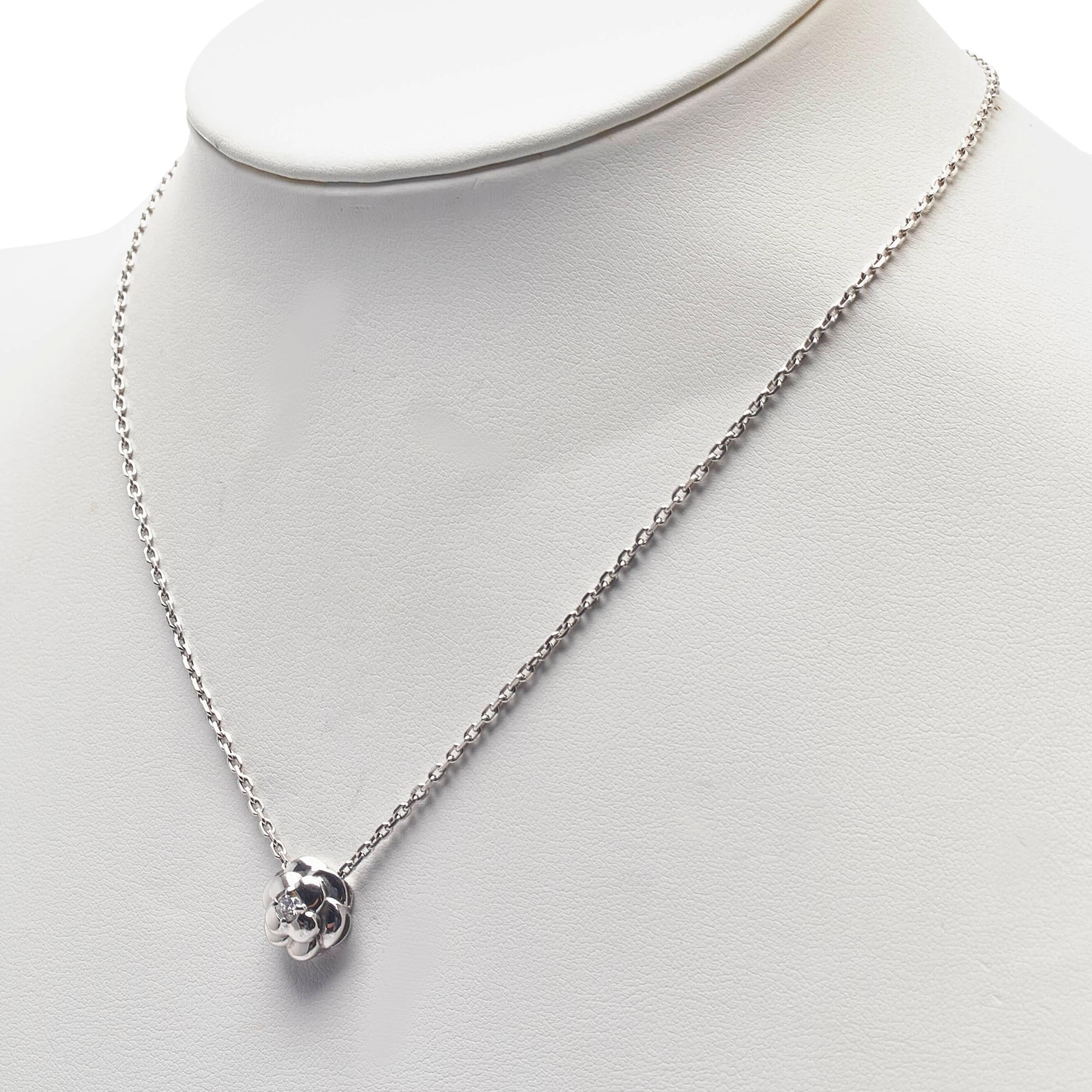 Chanel 18K White Gold Diamond Camellia Necklace Camellia Necklace (SHG-eamwS2)