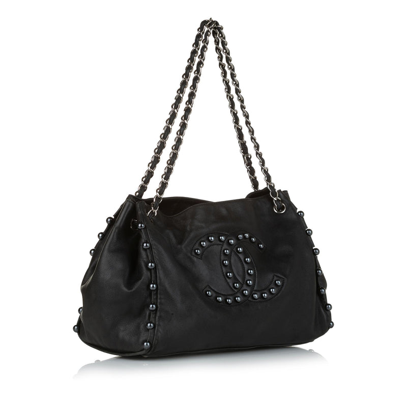 Chanel Accordion Pearl Obsession Shoulder Bag (SHG-33173) – LuxeDH