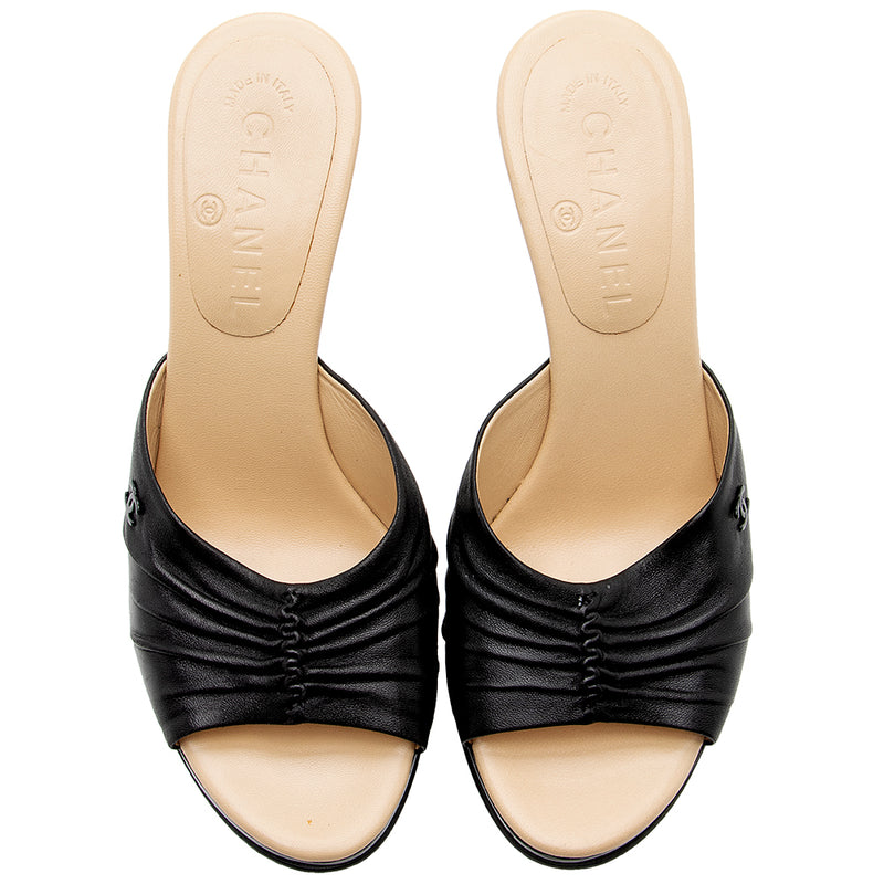 Chanel Ruched Leather Slide Mules - Size 7 / 37 (SHF-18120) – LuxeDH