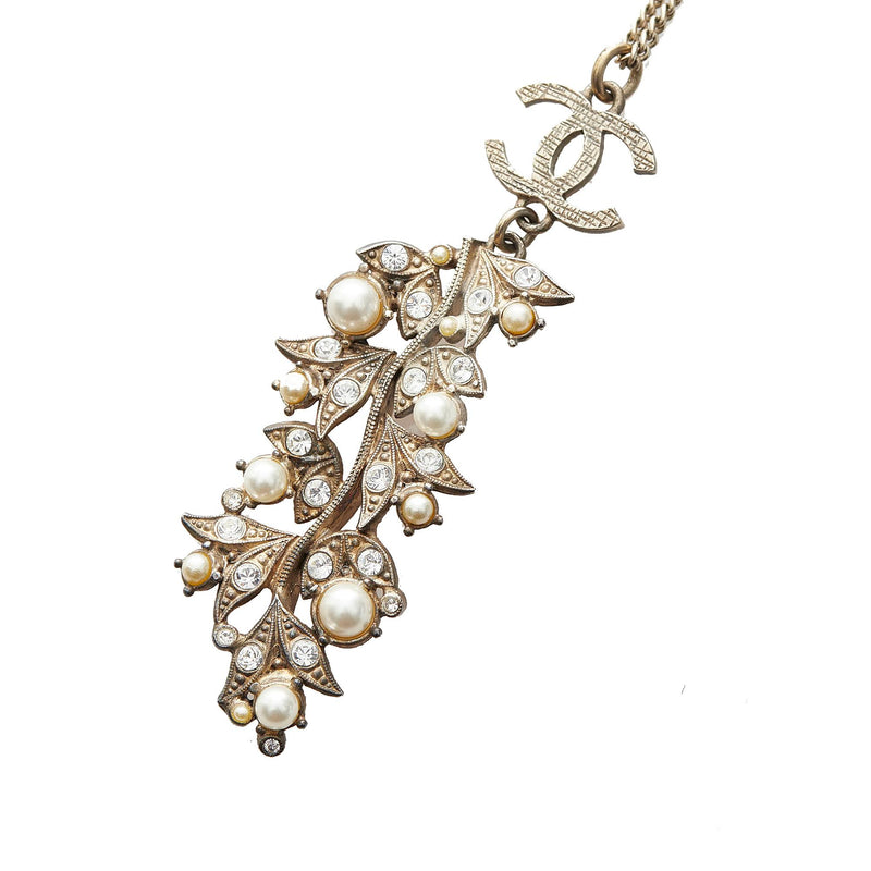 Chanel CC Faux Pearl Pendant Necklace (SHG-30618) – LuxeDH
