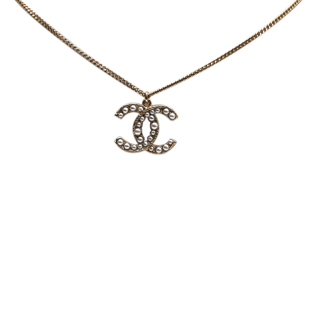 Chanel CC Faux Pearl Pendant Necklace (SHG-31292)
