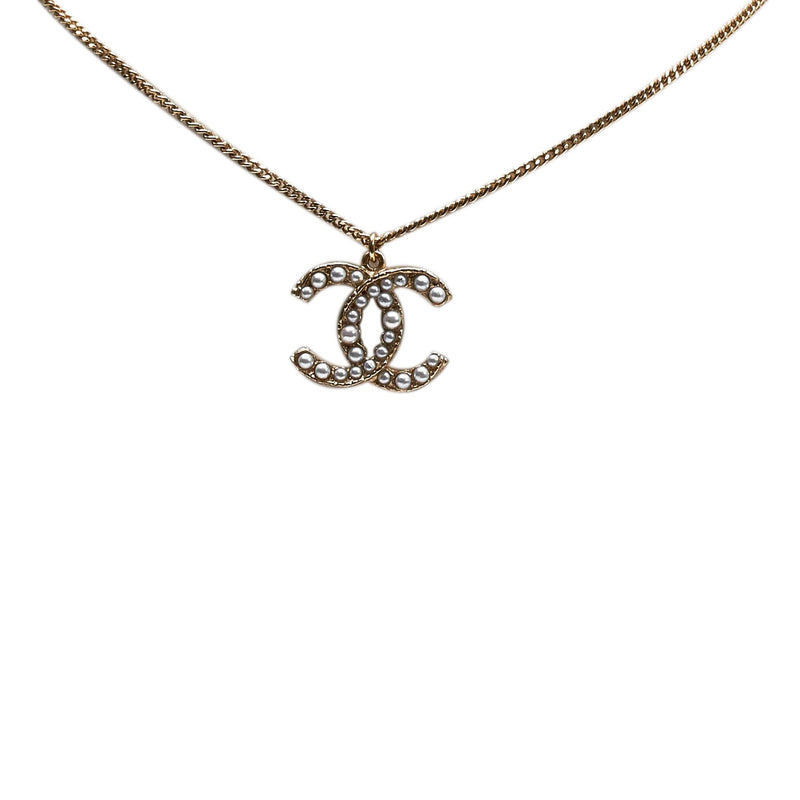 Chanel Vintage Faux Pearl Pendant Necklace