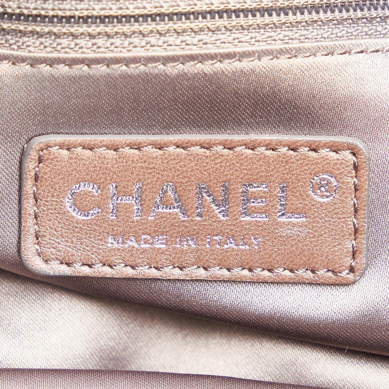 Chanel CC Matelasse Patent Leather Shoulder Bag (SHG-33612) – LuxeDH